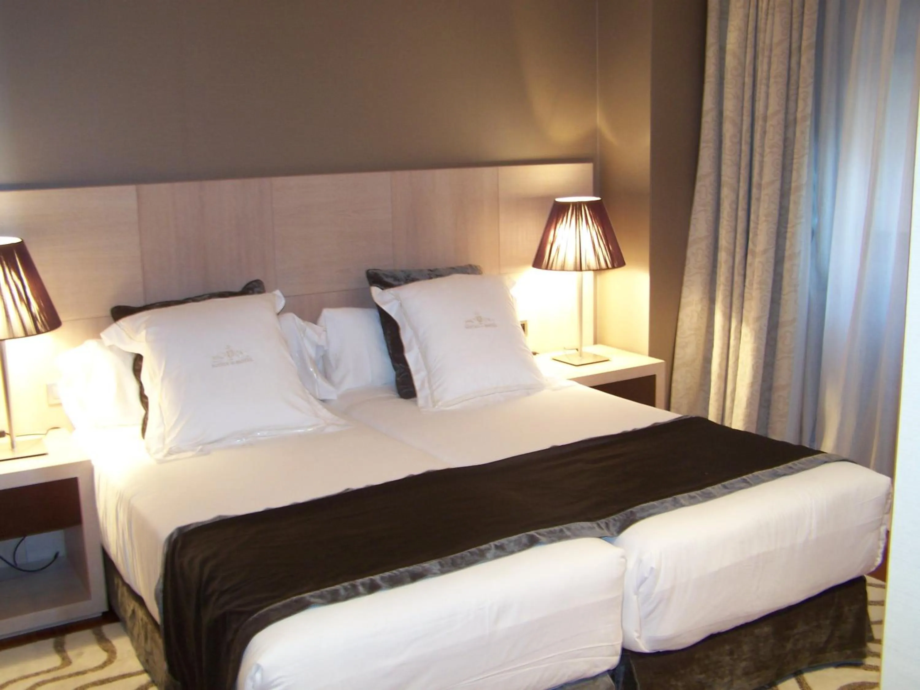 Bed in Washington Parquesol Suites & Hotel