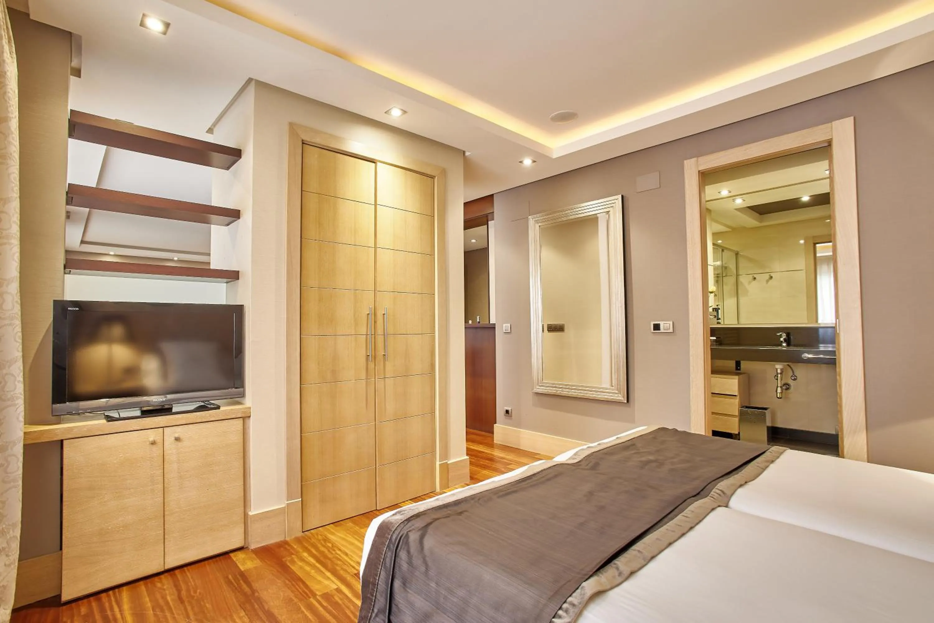 Bedroom, Bed in Washington Parquesol Suites & Hotel