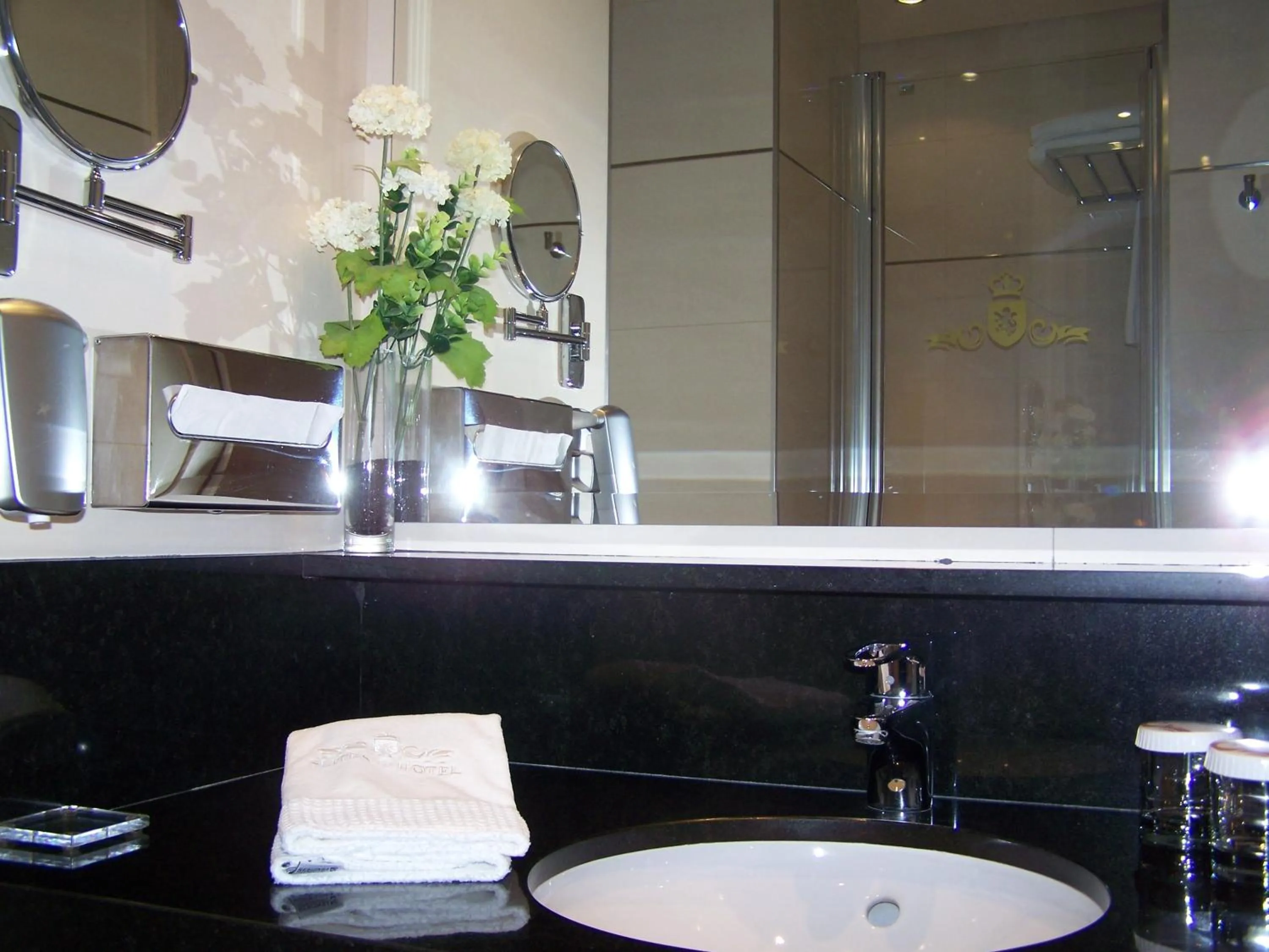 Bathroom in Washington Parquesol Suites & Hotel