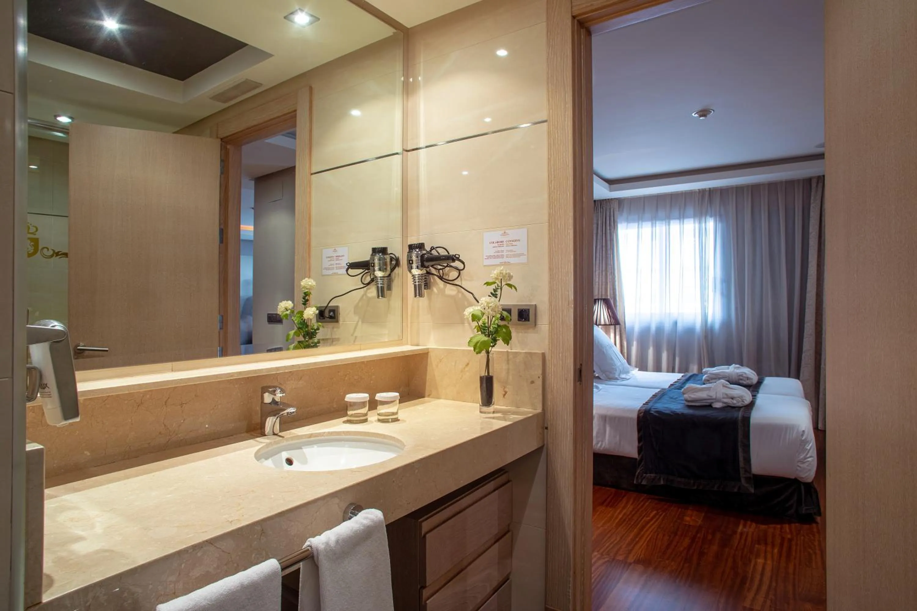 Bathroom, Bed in Washington Parquesol Suites & Hotel