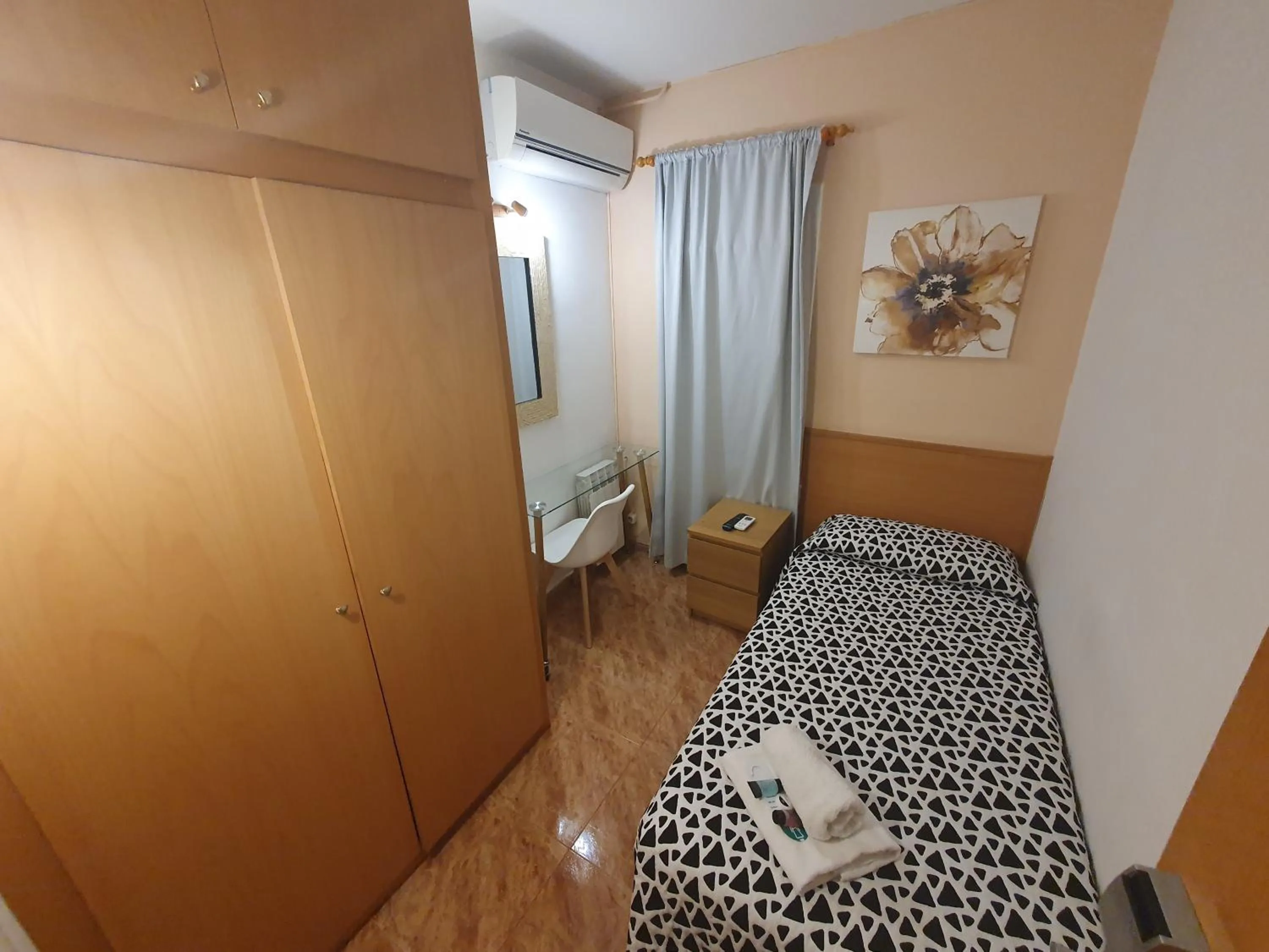 Guests, Bed in Hostal Rio De Castro