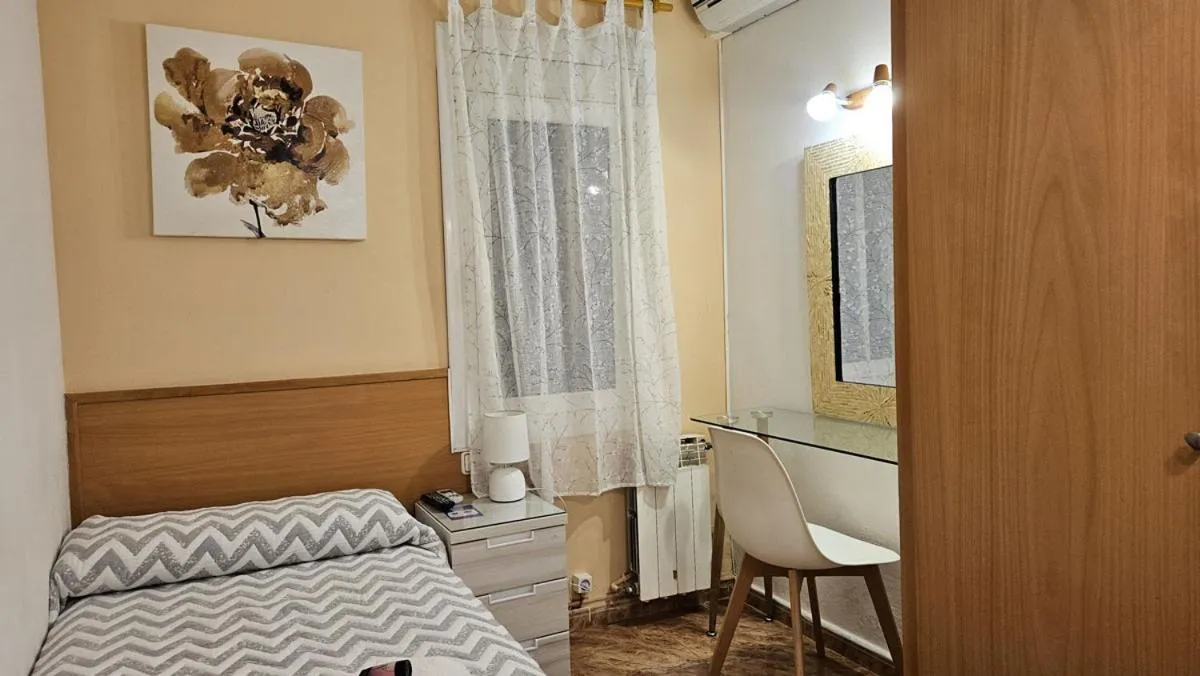 Bedroom, Bed in Hostal Rio De Castro