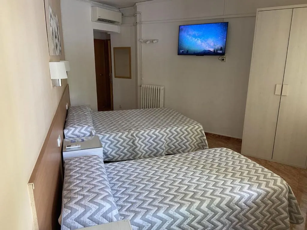 Bedroom, Bed in Hostal Rio De Castro