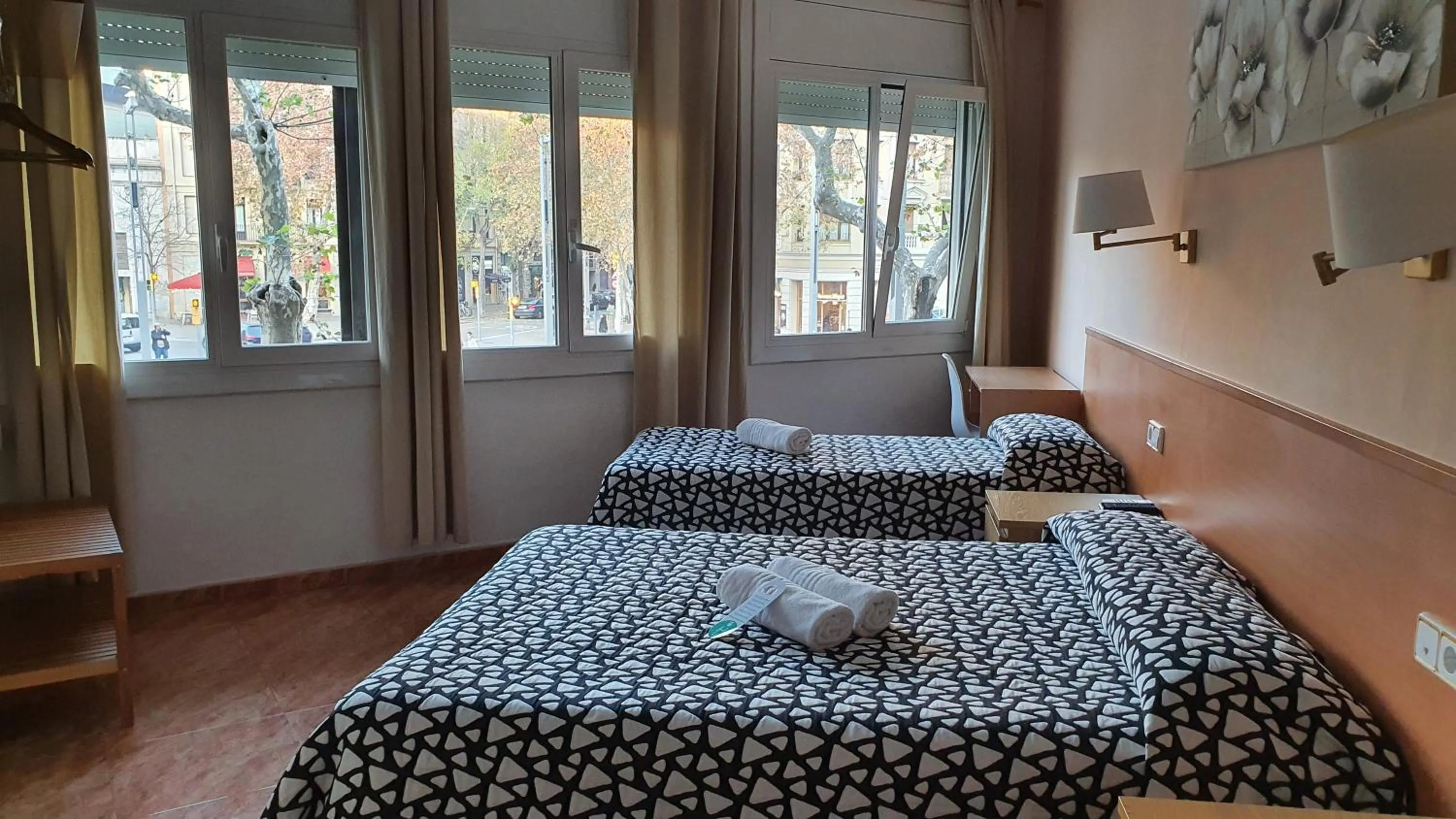 Photo of the whole room, Bed in Hostal Rio De Castro