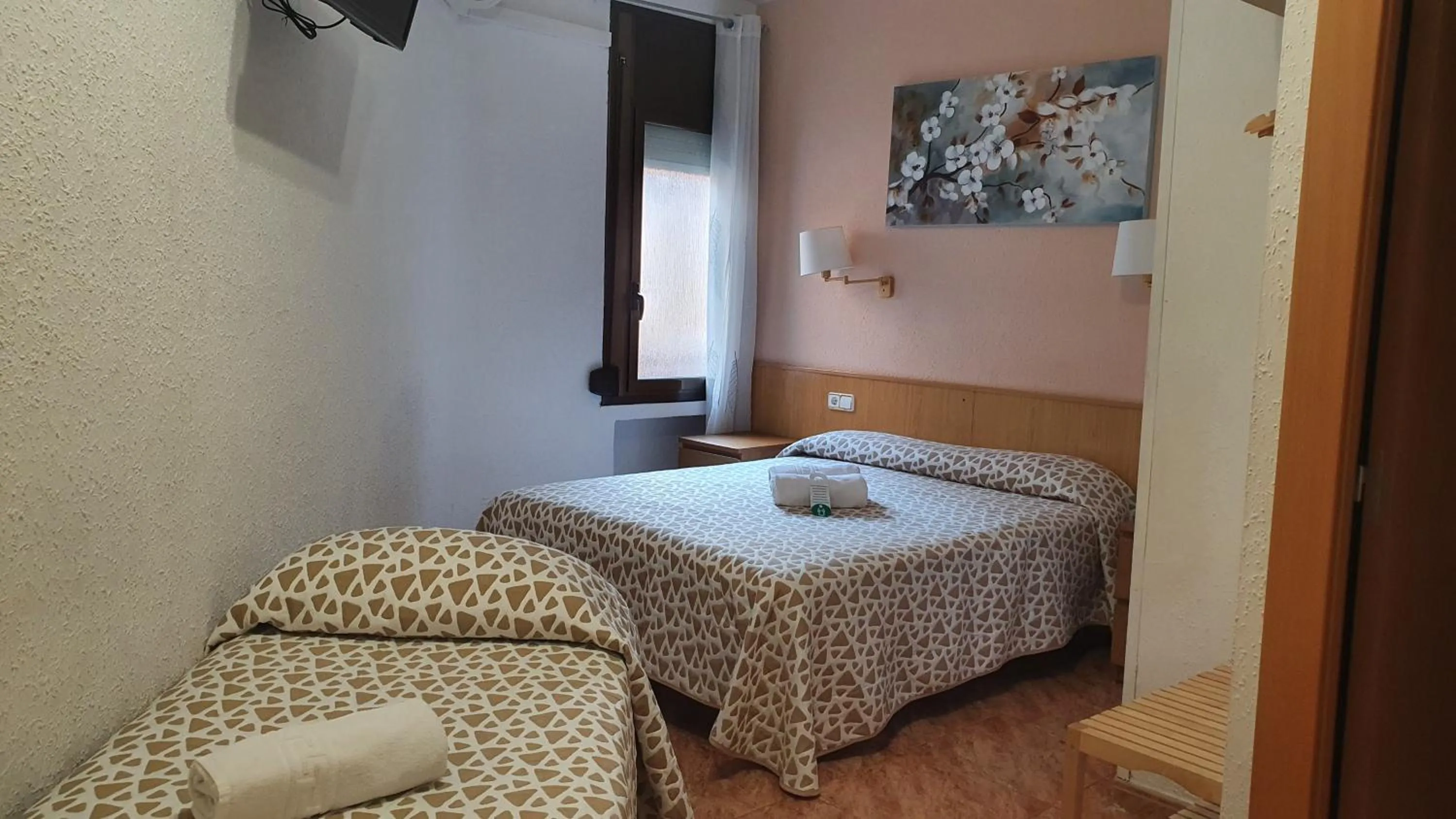 Bedroom, Bed in Hostal Rio De Castro