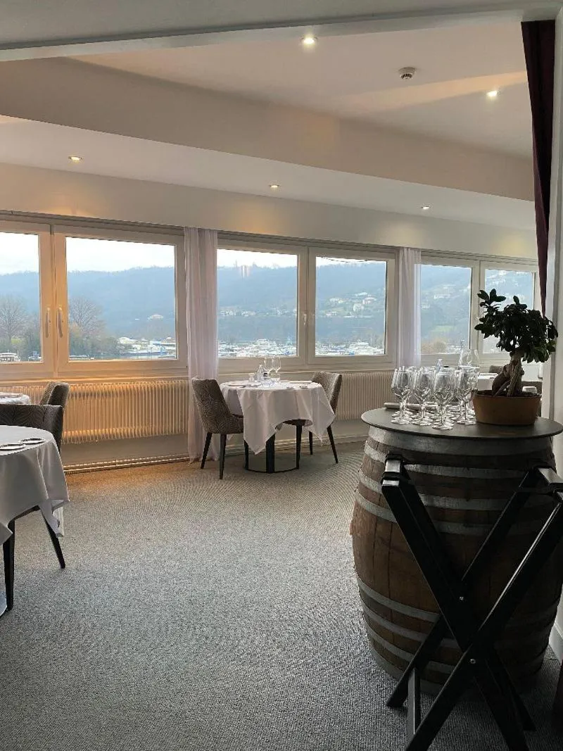 Restaurant/places to eat in Hôtel Le Bellevue