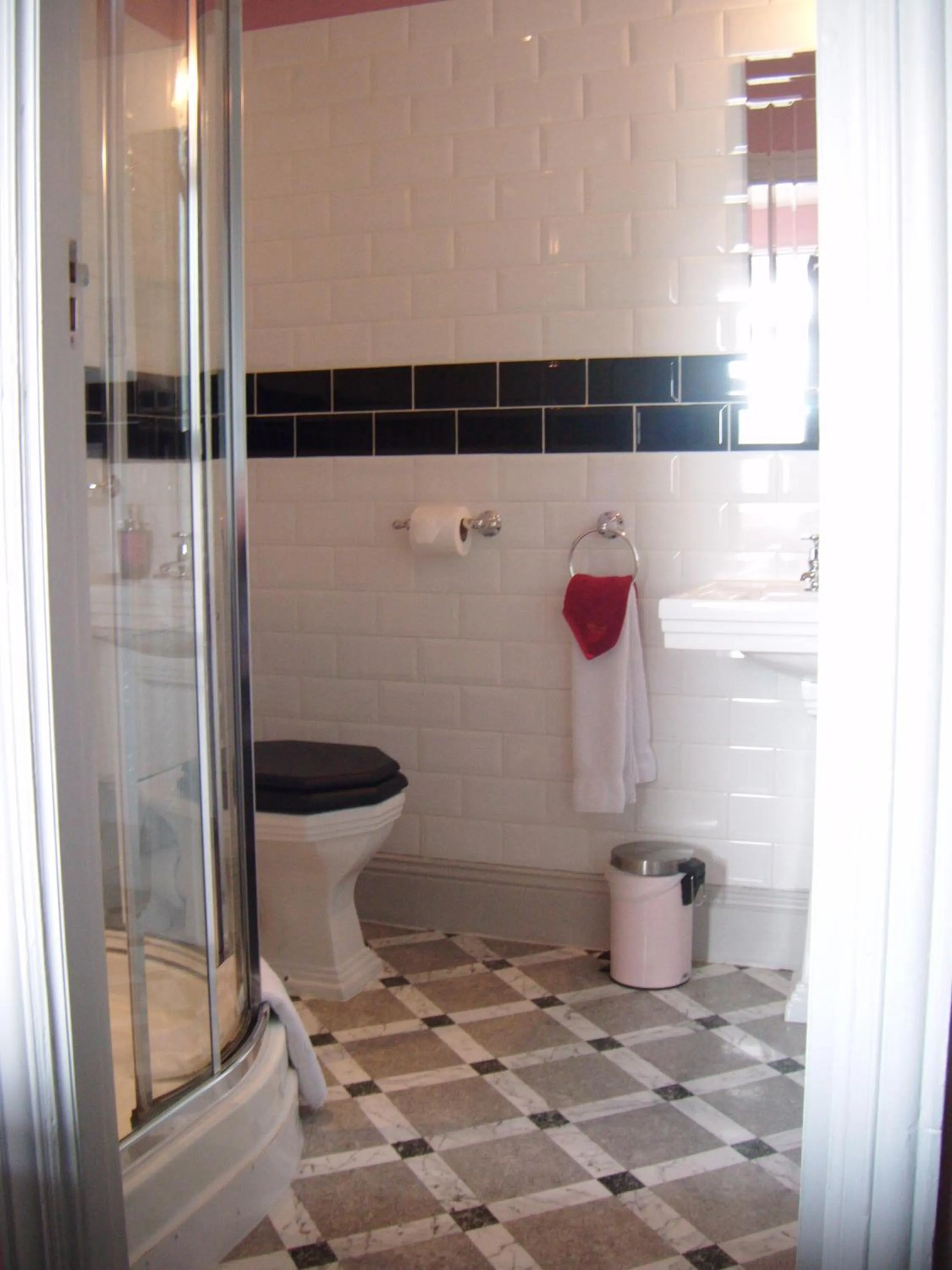 Bathroom in Grimscote Manor Hotel