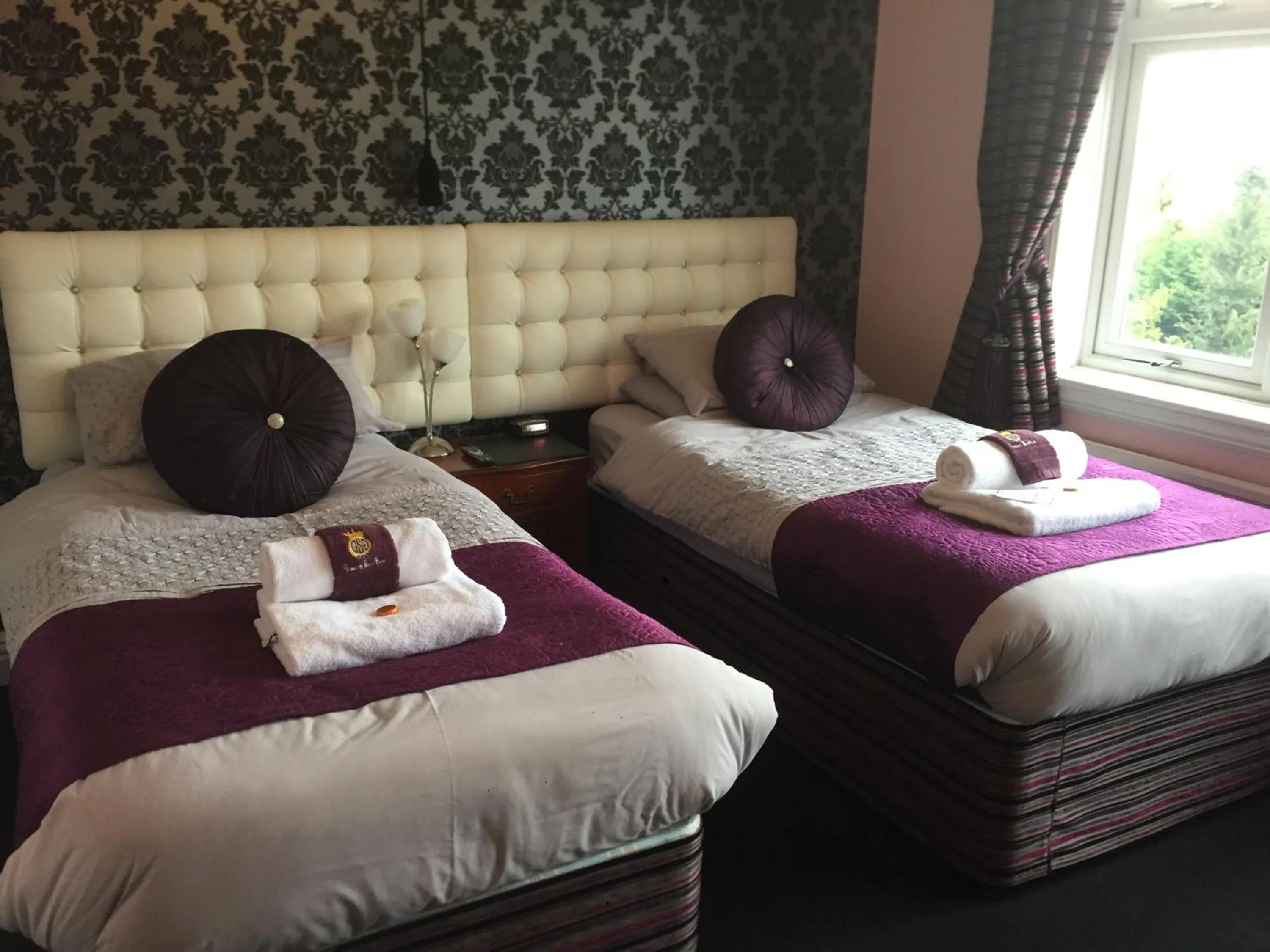 Bedroom, Bed in Grimscote Manor Hotel