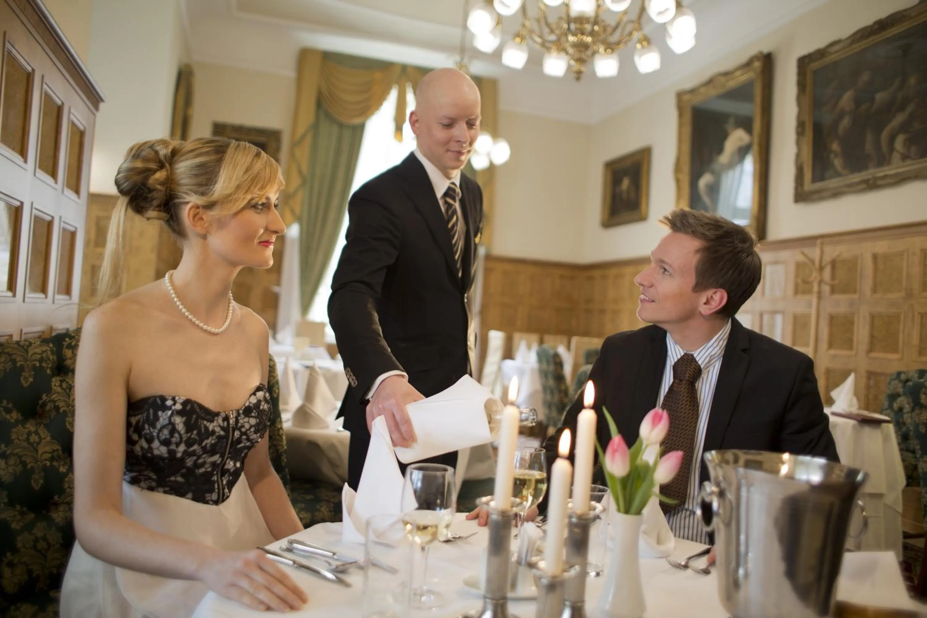 Restaurant/places to eat in Bristol Palace