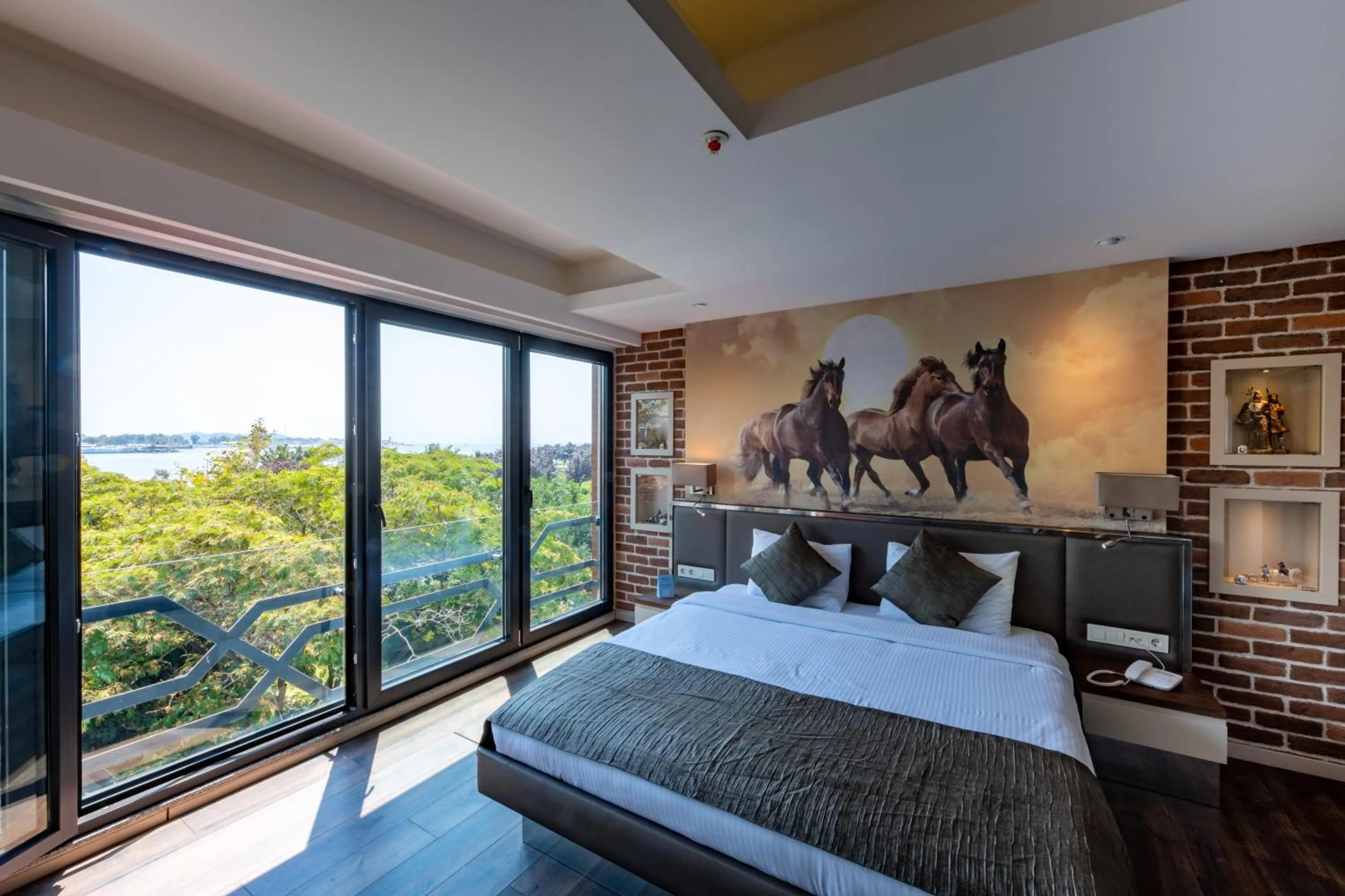 Photo of the whole room, Bed in Riva's Moda