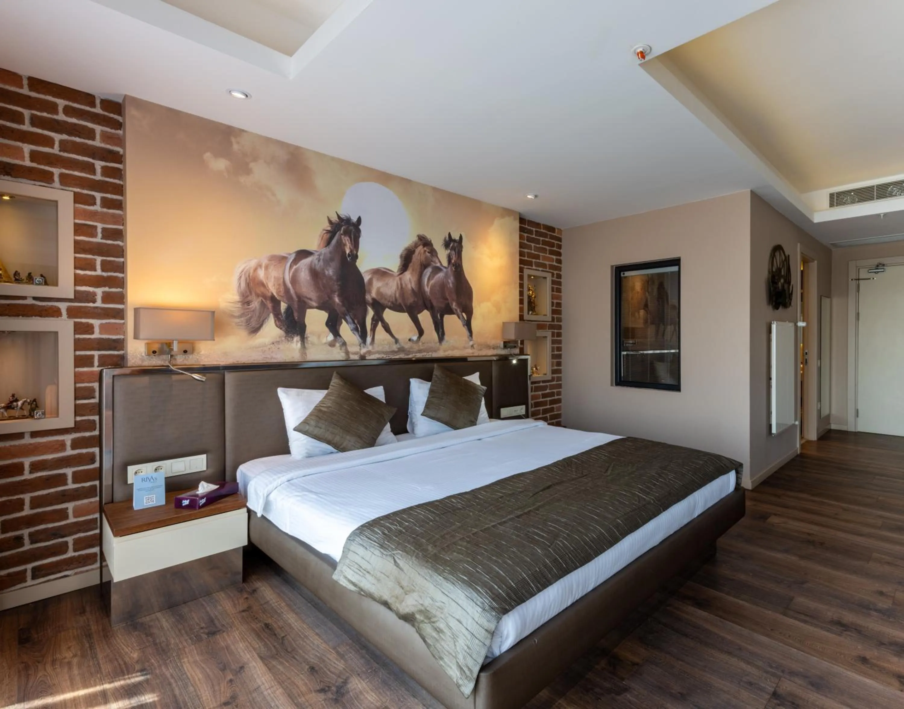 Photo of the whole room, Bed in Riva's Moda