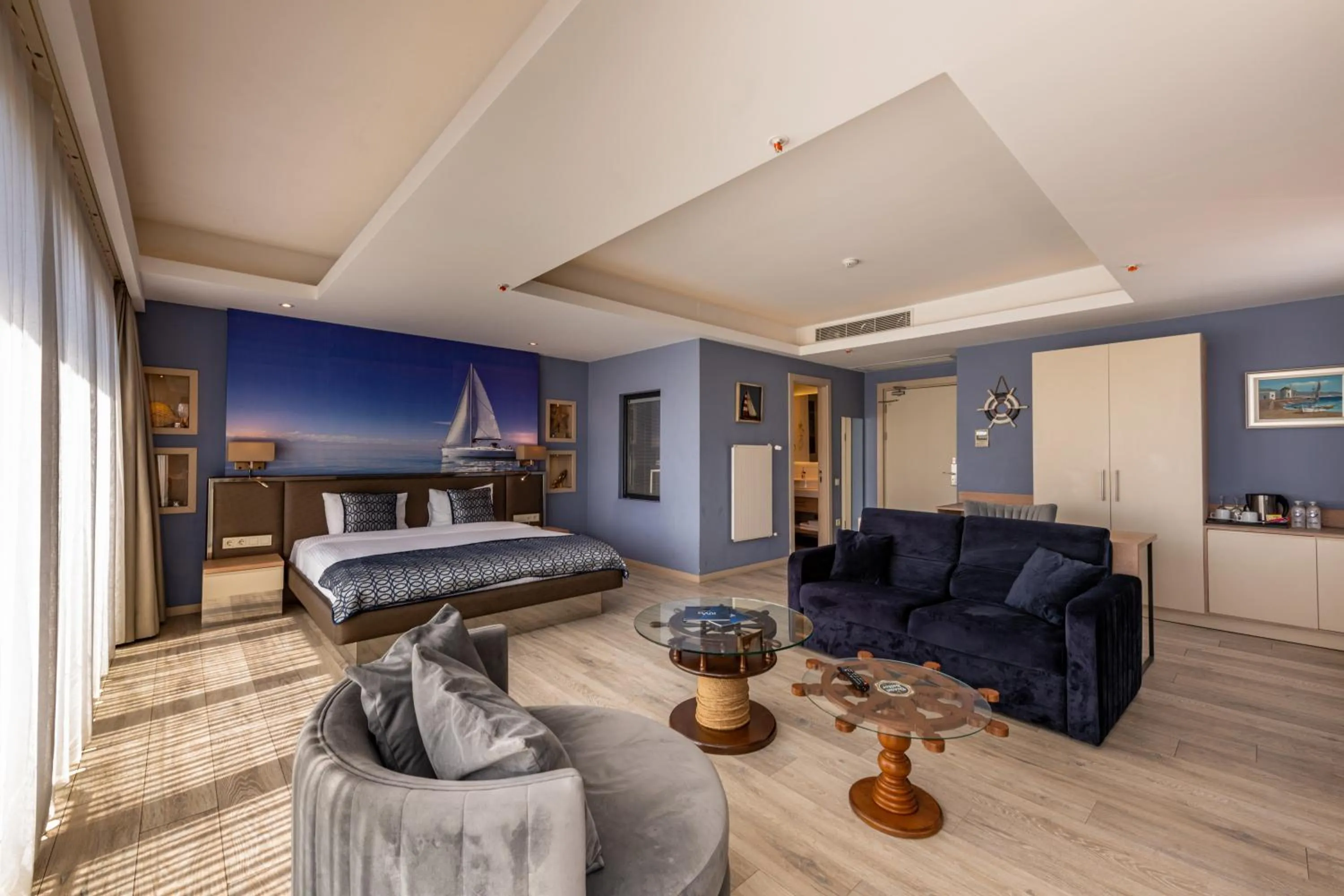 Photo of the whole room in Riva's Moda