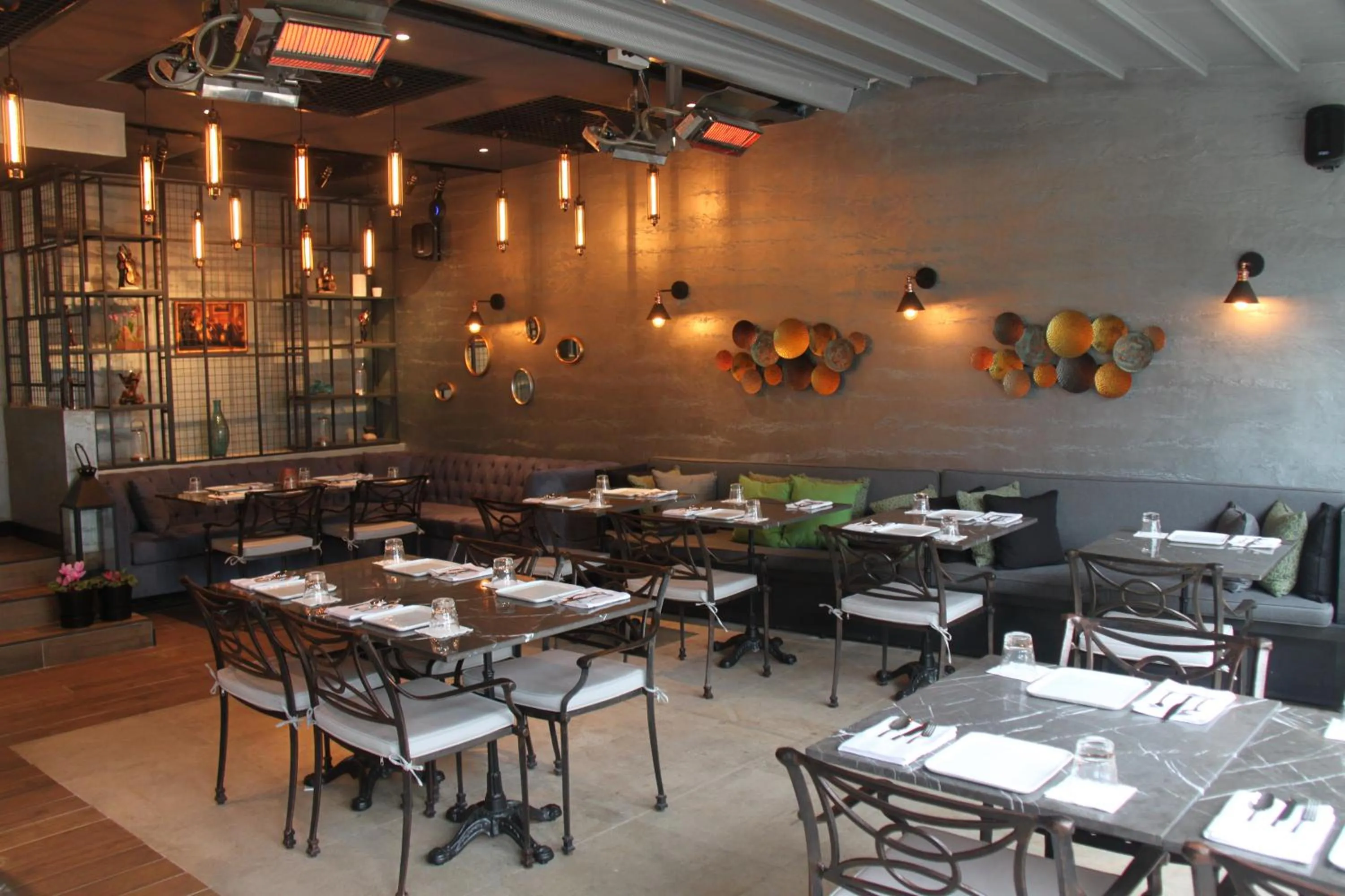 Restaurant/places to eat in Riva's Moda