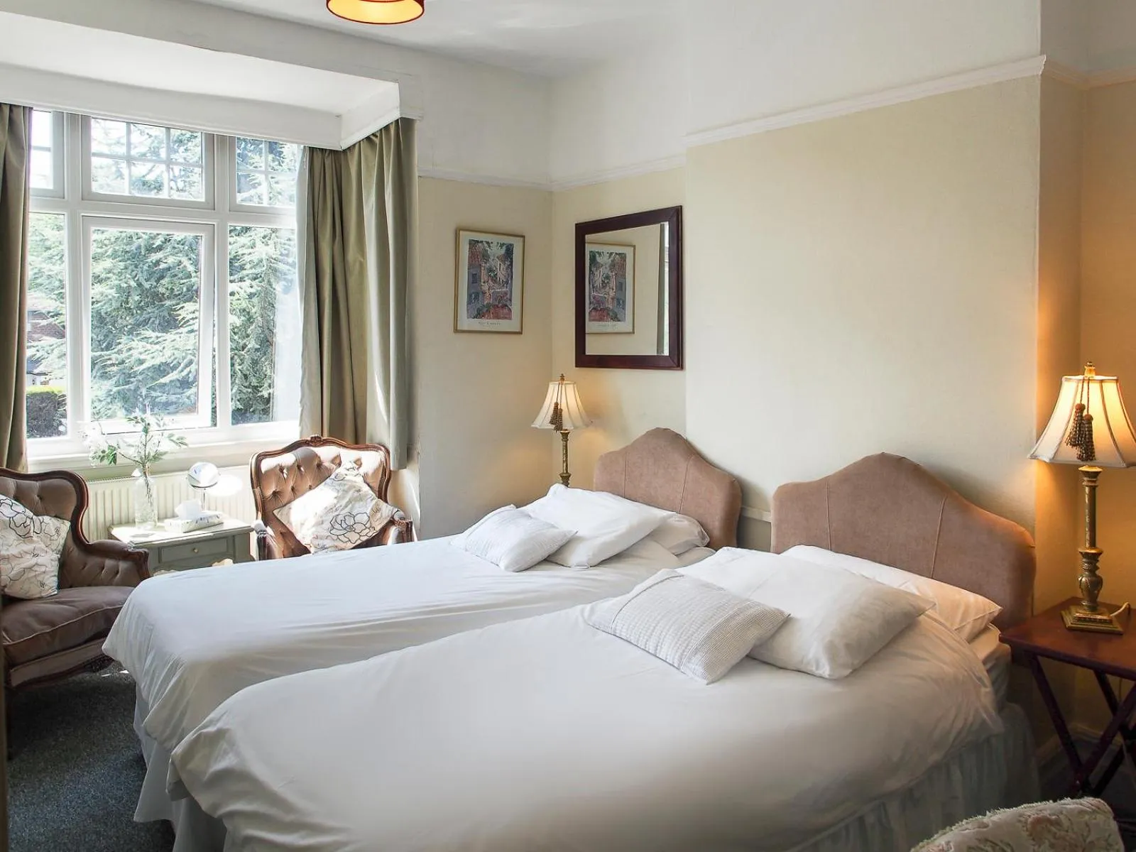 Bed in Leaded Light Guest House