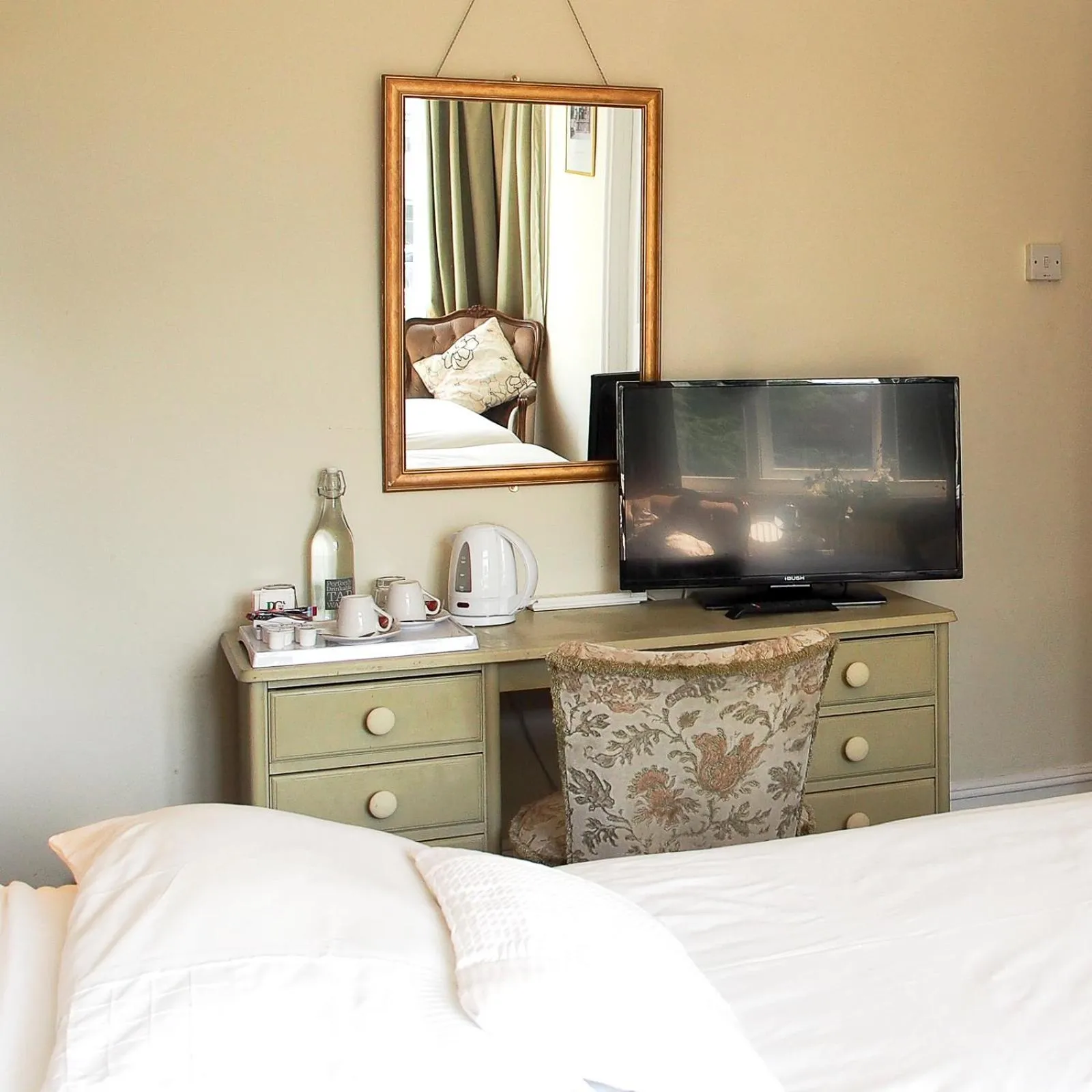 Bed in Leaded Light Guest House