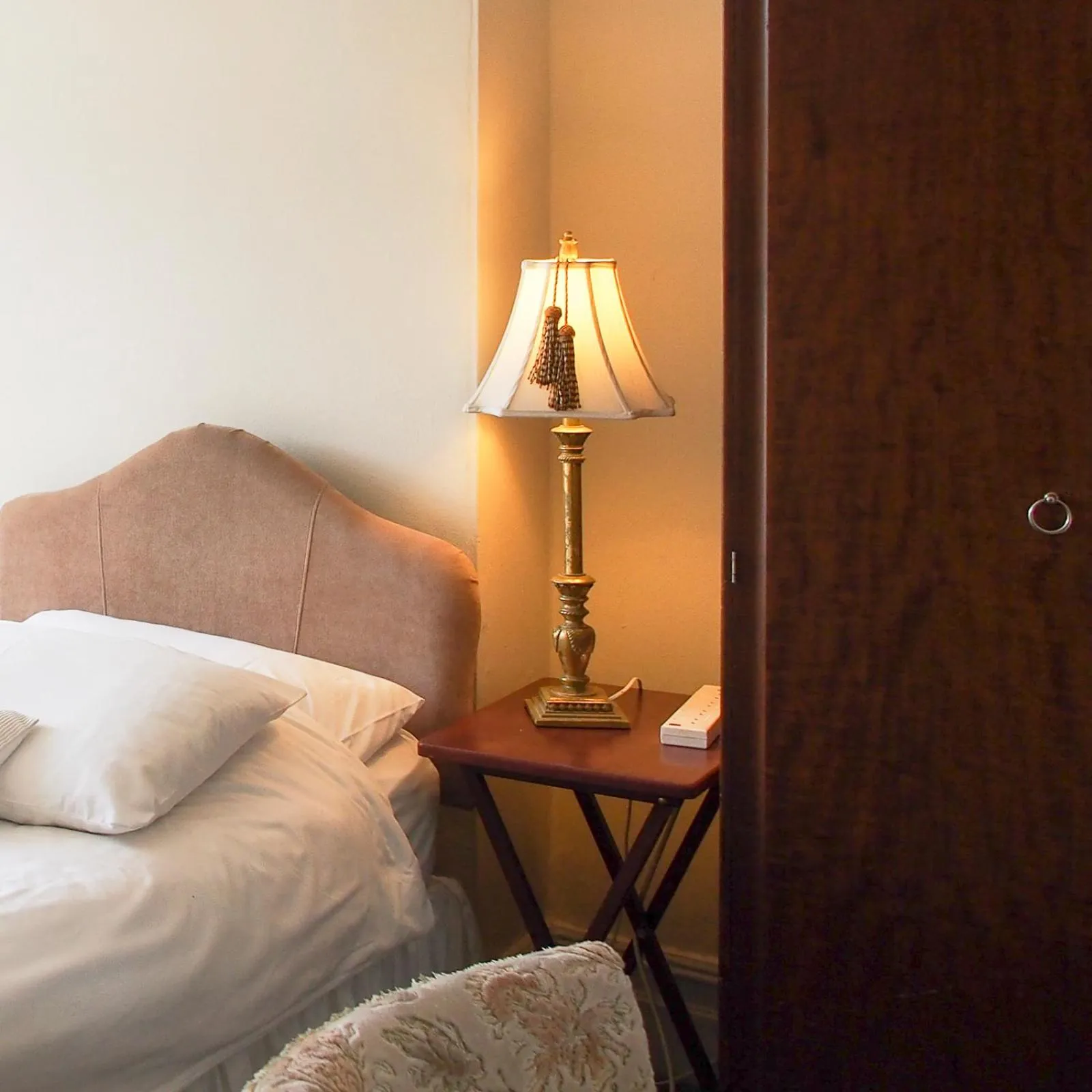 Bed in Leaded Light Guest House