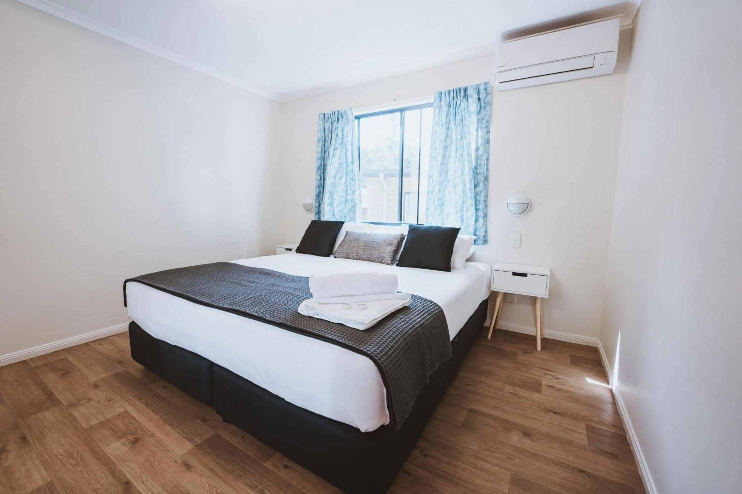 Bedroom, Bed in BIG4 Cania Gorge Holiday Park