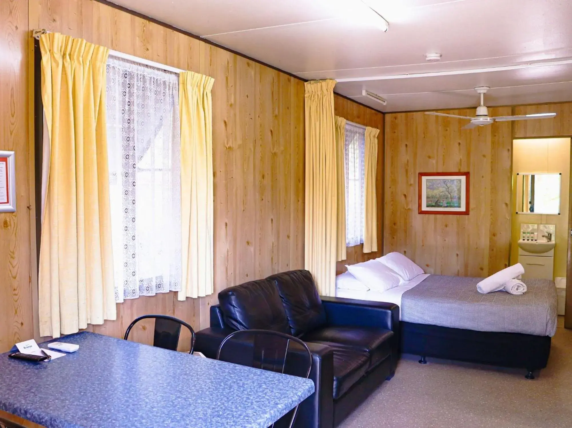 Ensuite Cabin (4 berth) in BIG4 Cania Gorge Holiday Park Ensuite Cabin (4 berth) in BIG4 Cania Gorge Holiday Park