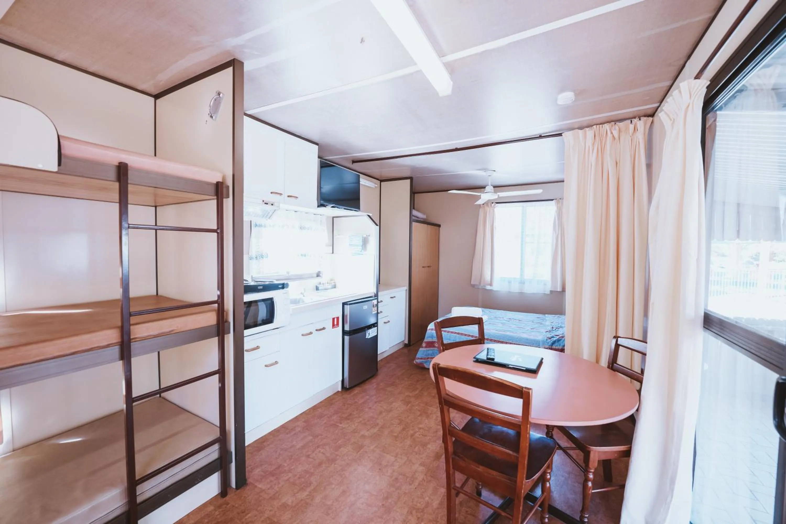 Kitchen or kitchenette in BIG4 Cania Gorge Holiday Park