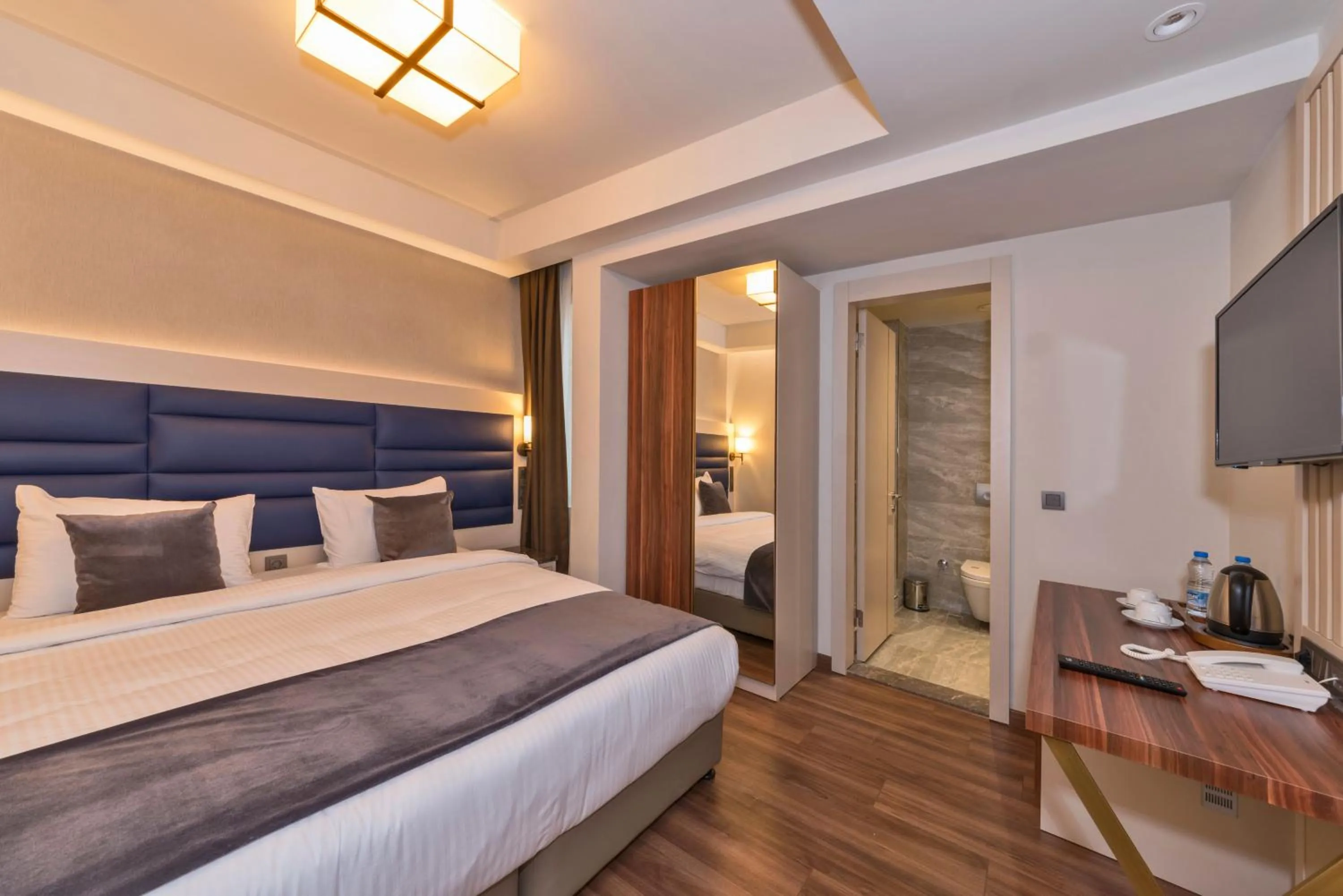 Bed in Golden Royal Hotel & SPA