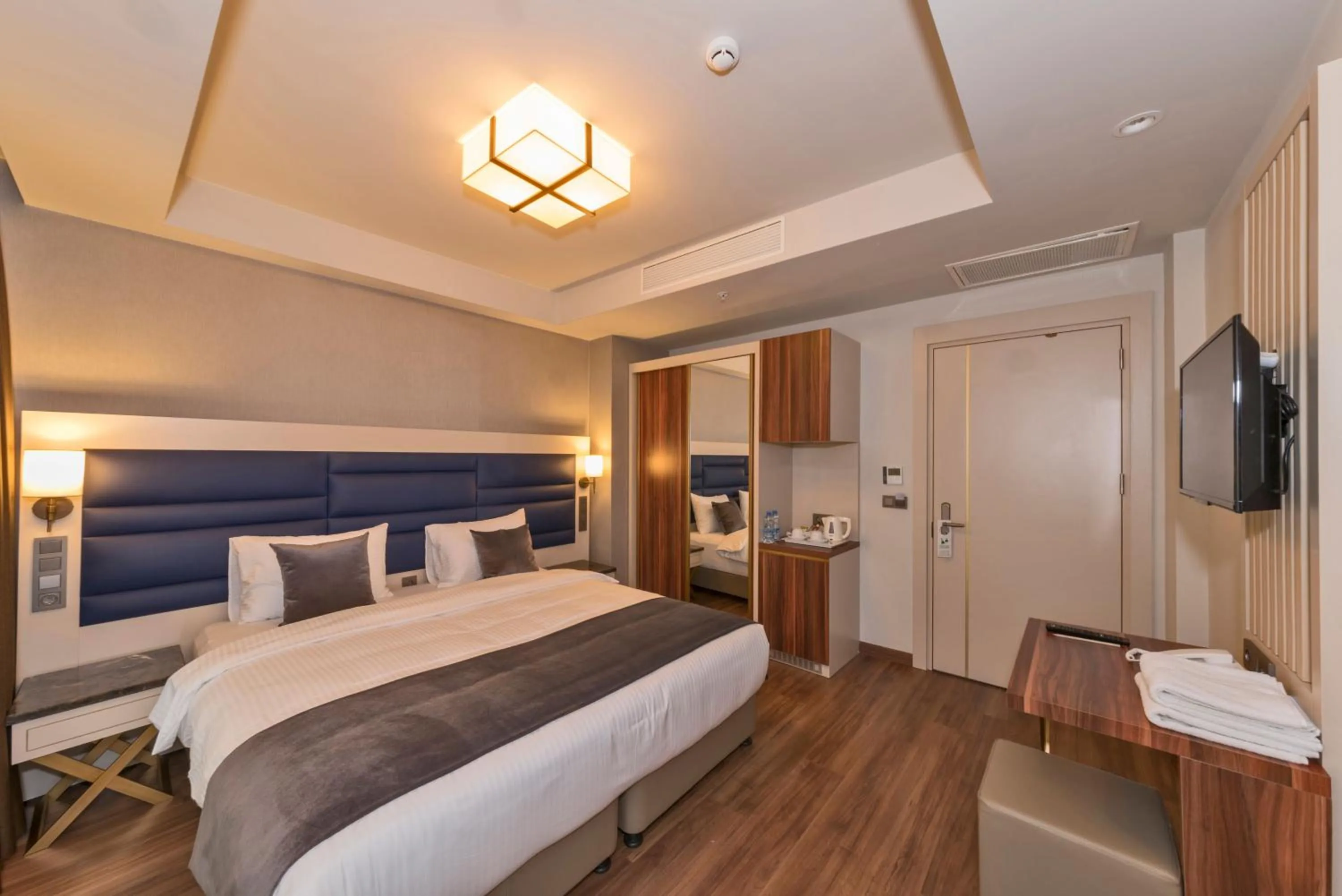 Bedroom, Bed in Golden Royal Hotel & SPA