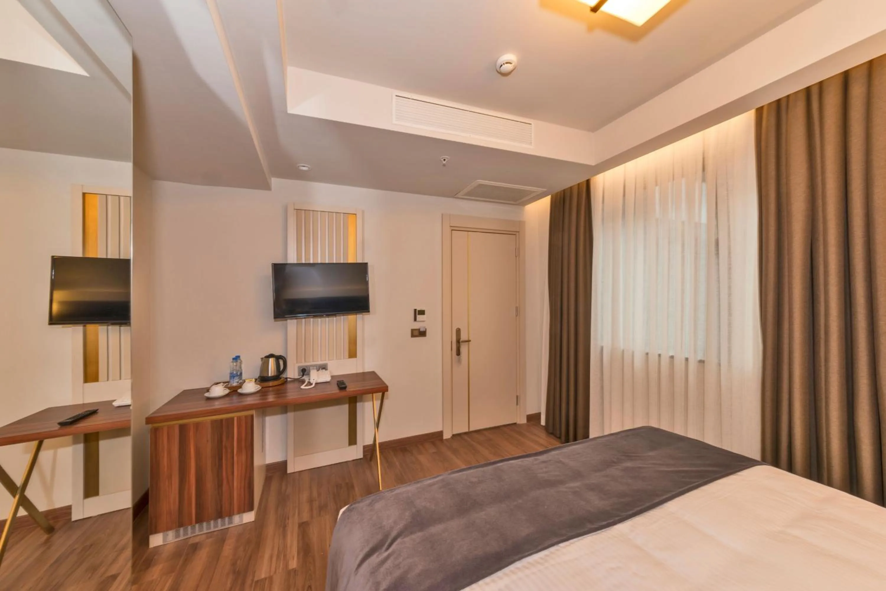 Photo of the whole room, Bed in Golden Royal Hotel & SPA