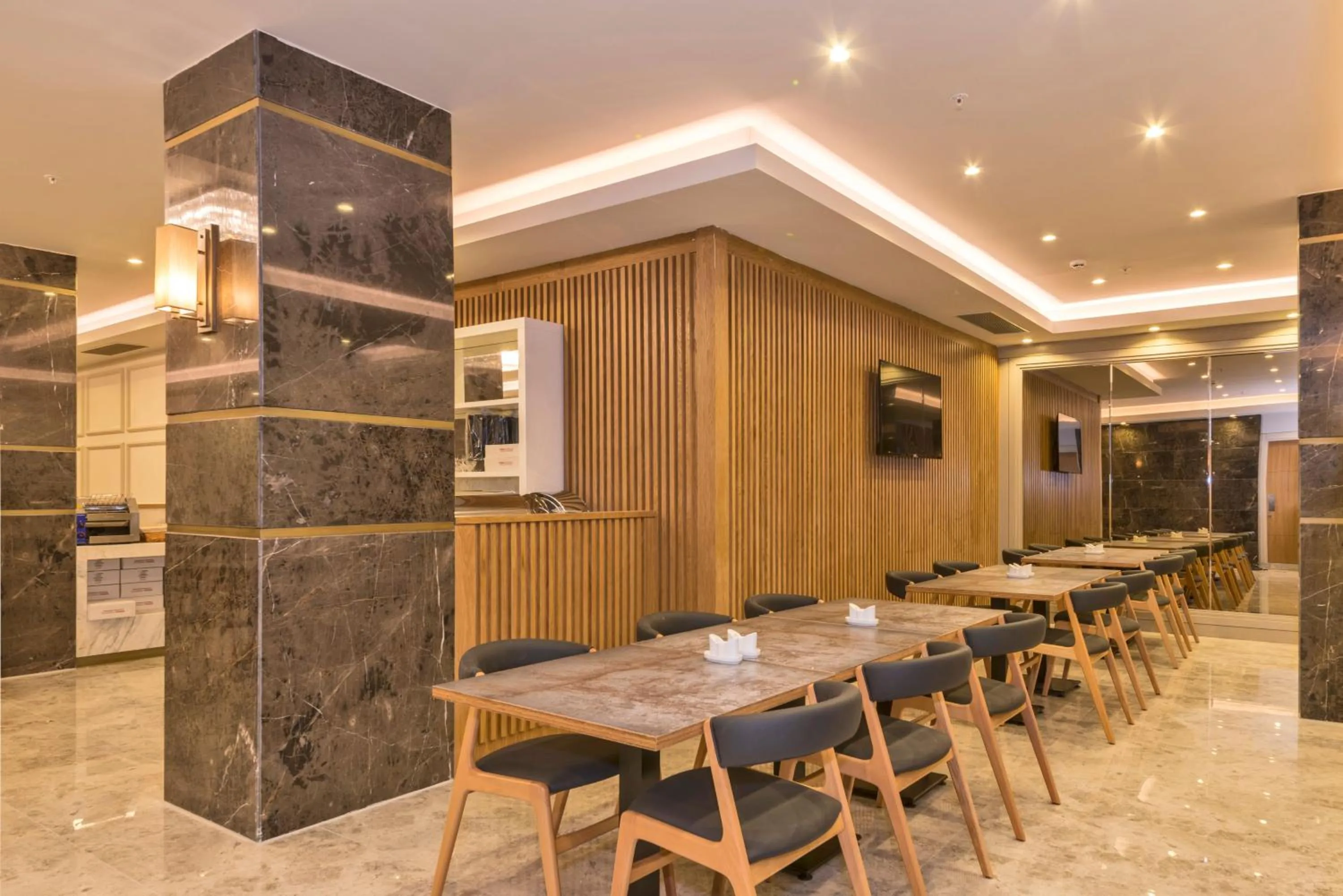Dining area in Golden Royal Hotel & SPA