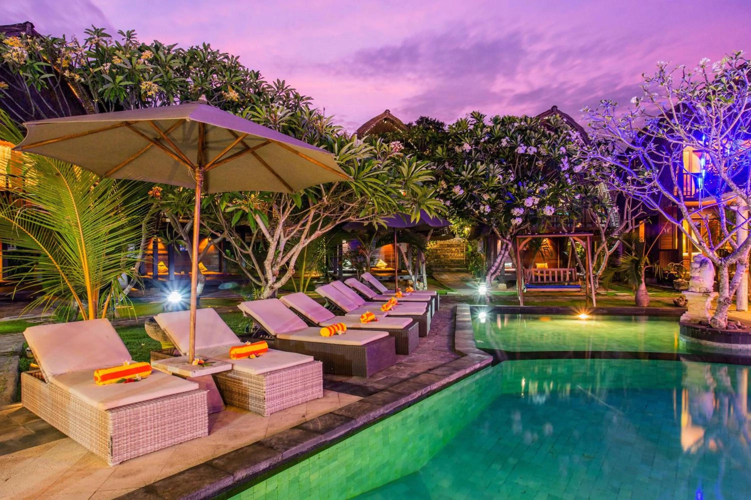 Swimming pool in Nanuk's Bungalows