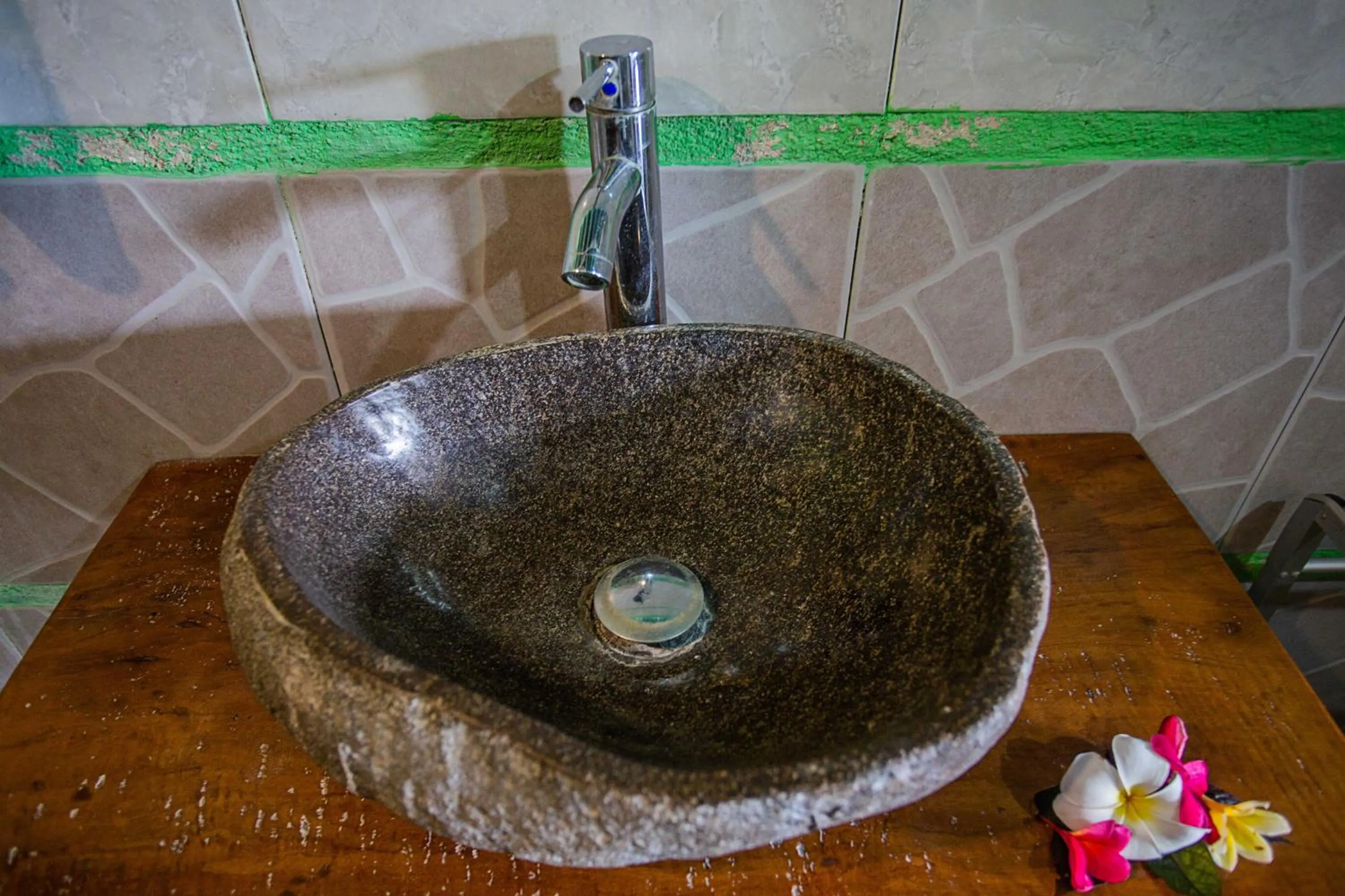 Bathroom in Nanuk's Bungalows