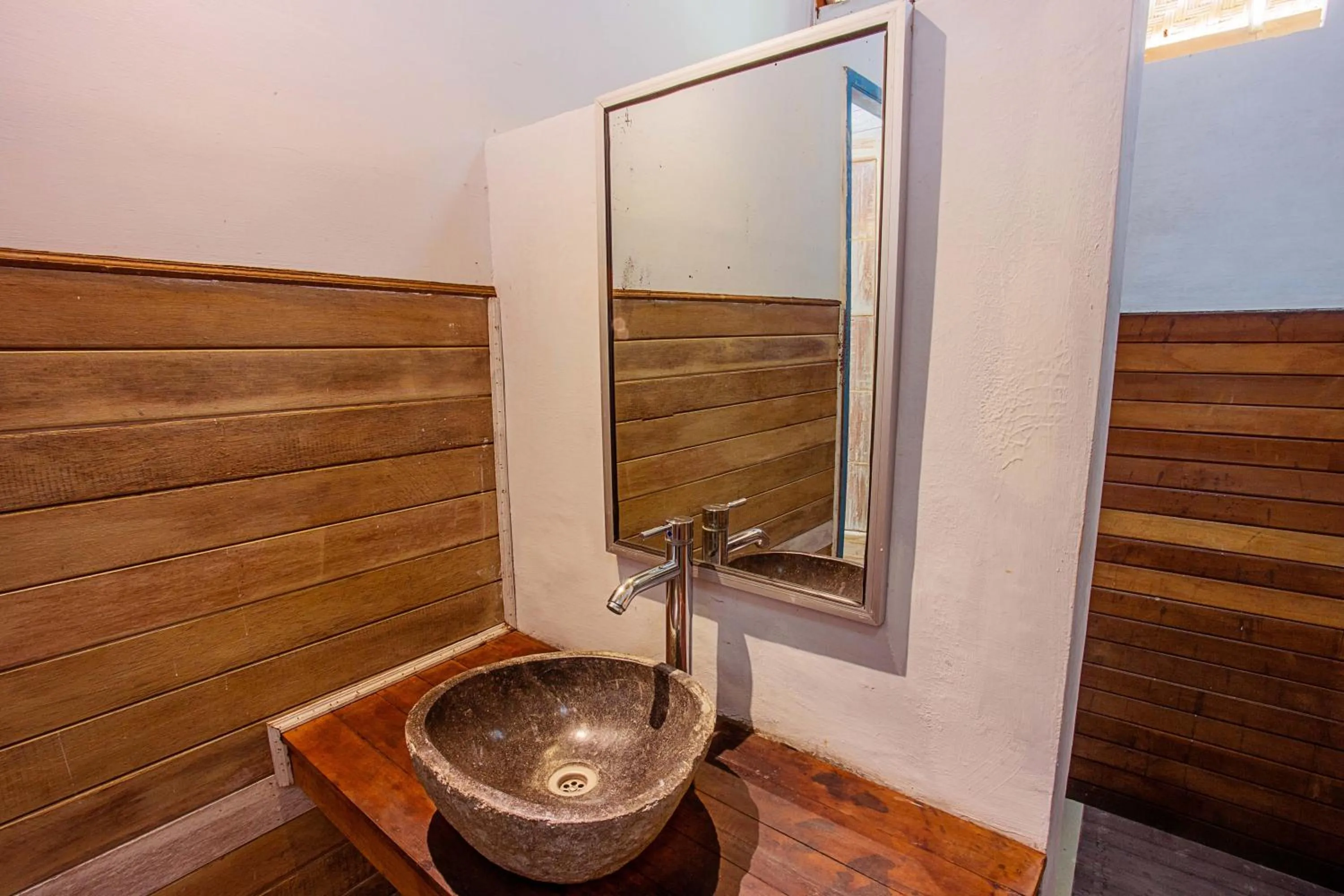Bathroom in Nanuk's Bungalows