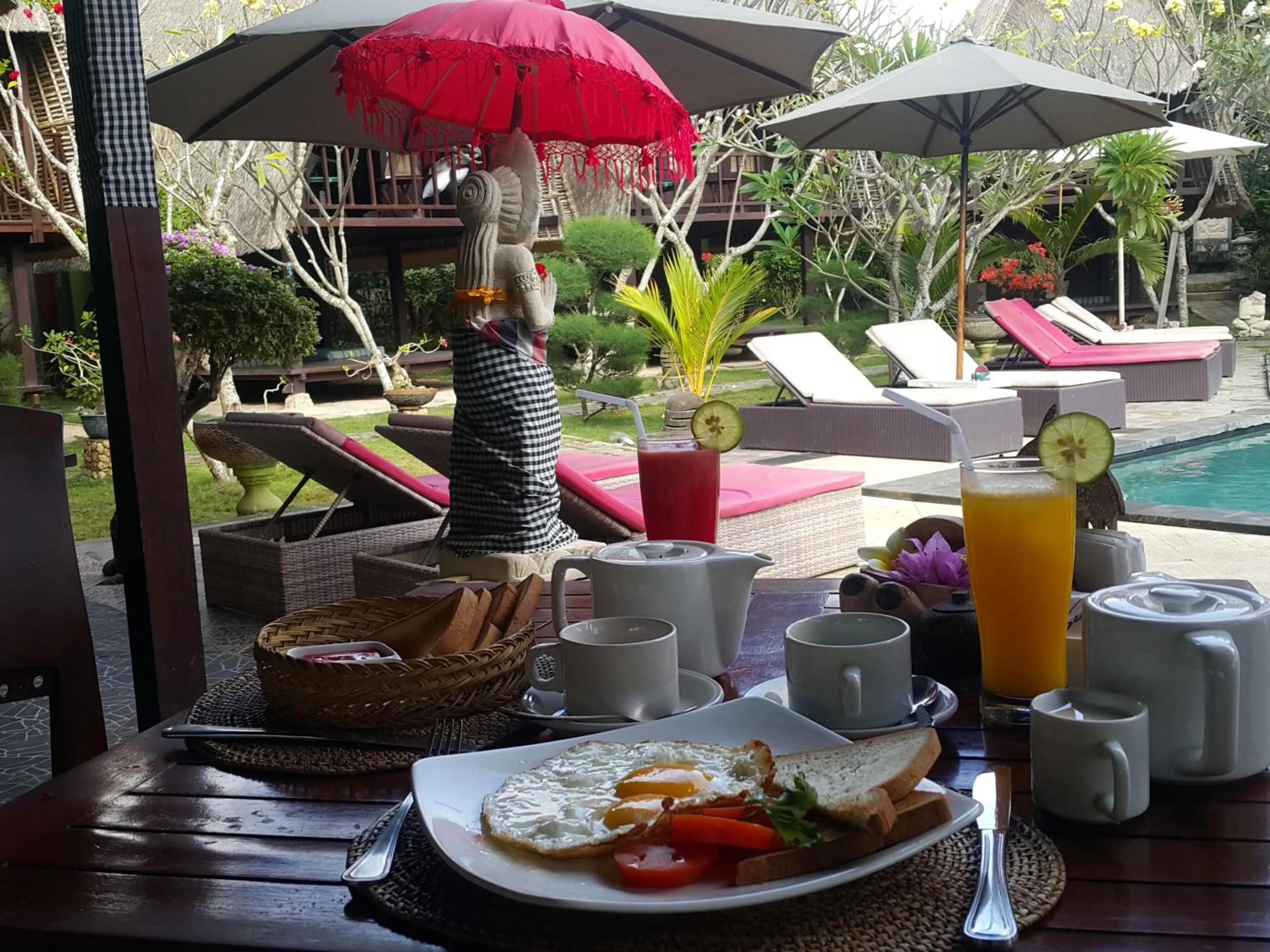 Continental breakfast in Nanuk's Bungalows