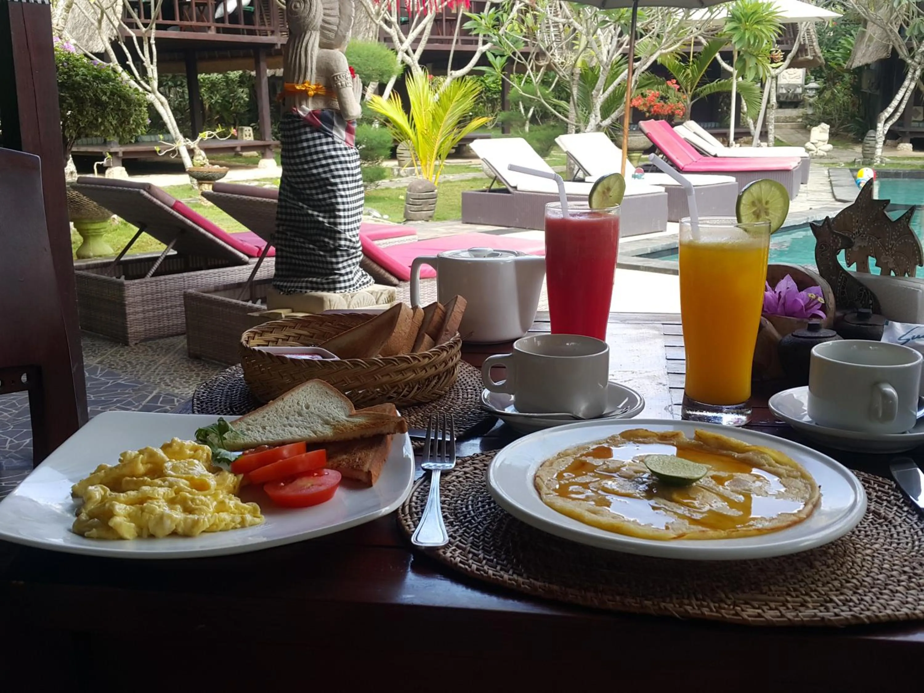 Breakfast in Nanuk's Bungalows