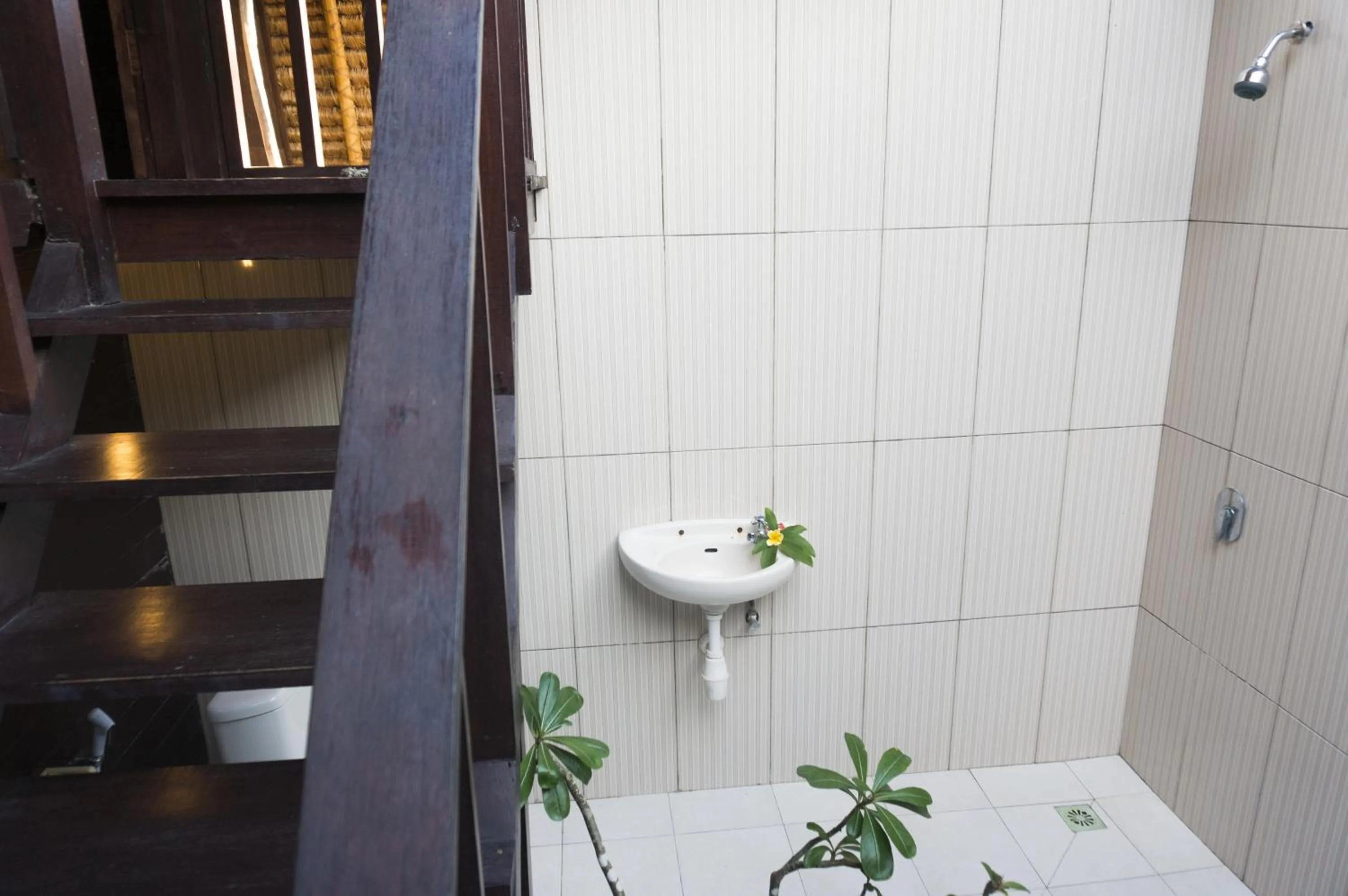 Bathroom in Nanuk's Bungalows