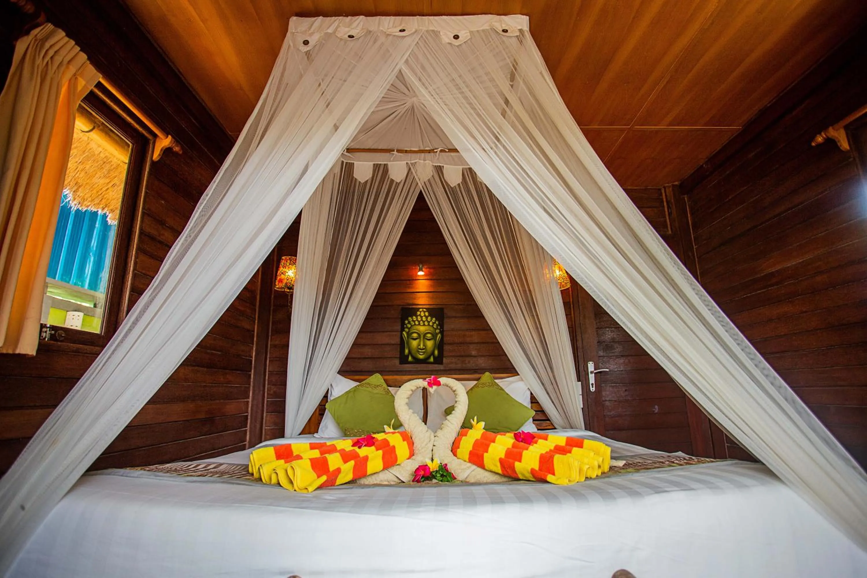 Photo of the whole room, Bed in Nanuk's Bungalows
