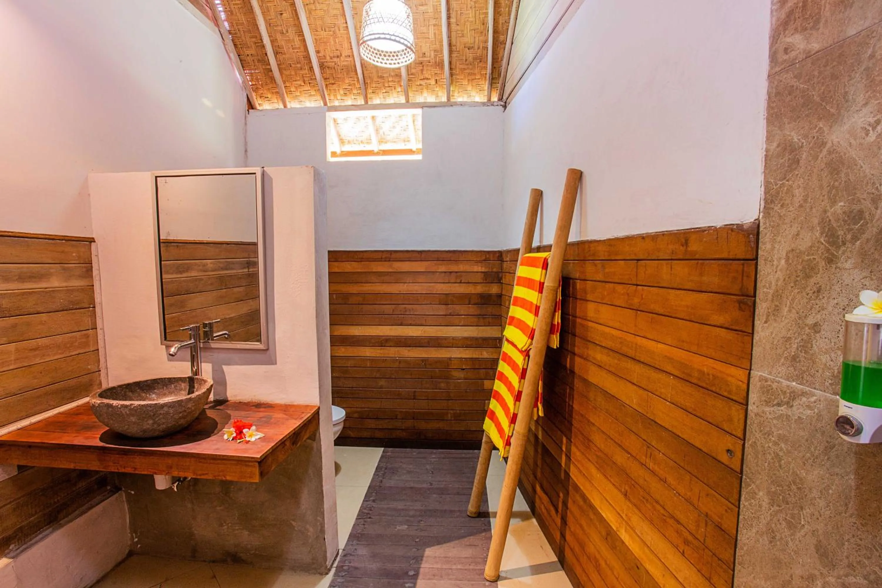 Steam room in Nanuk's Bungalows