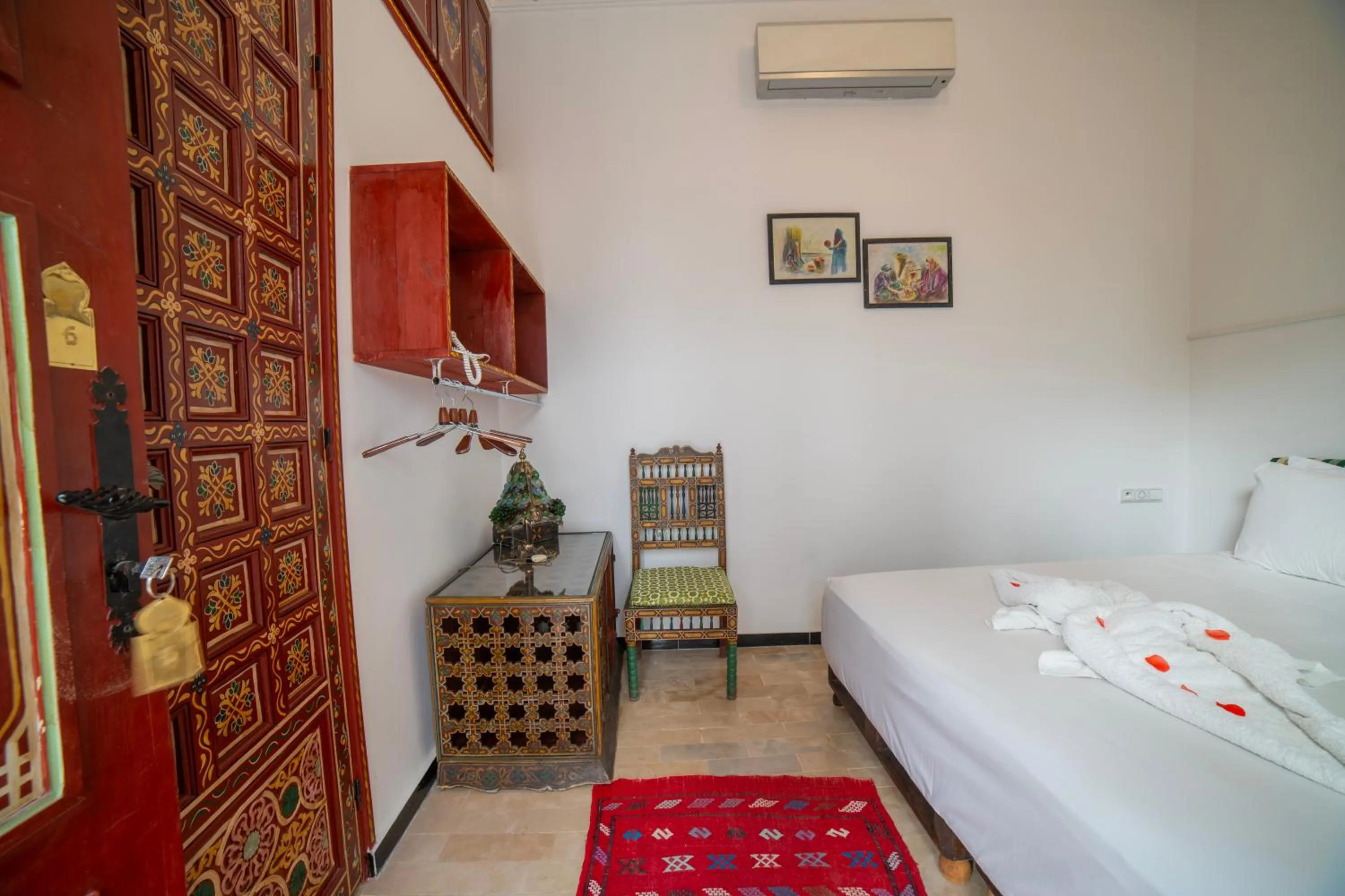 Bed in Riad Arabic House & Spa