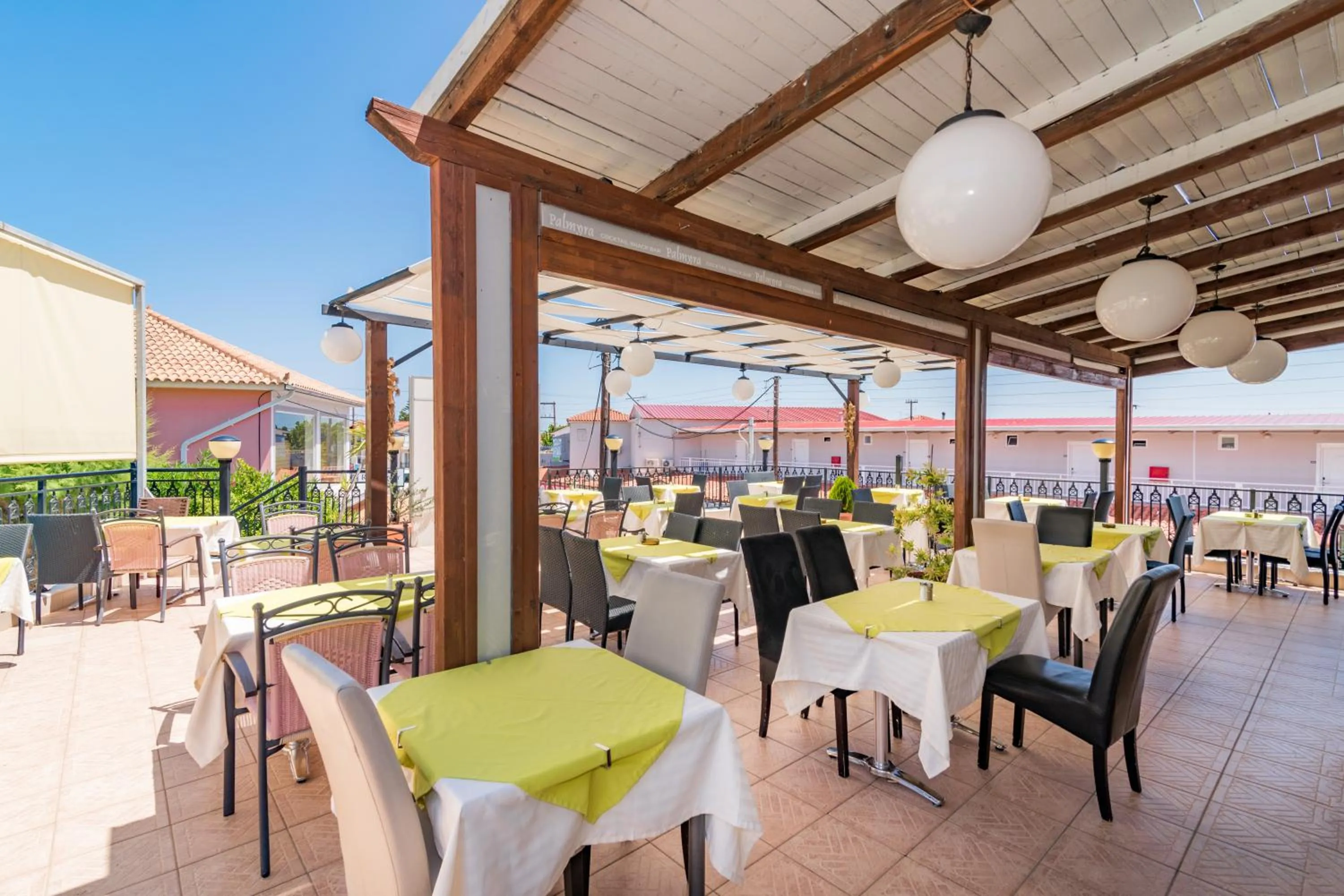 Restaurant/places to eat in Hotel Palmyra