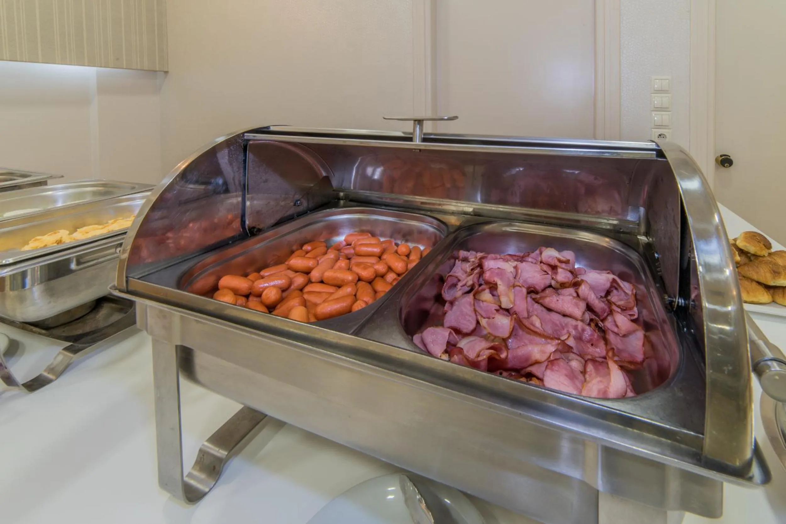 Buffet breakfast in Hotel Palmyra