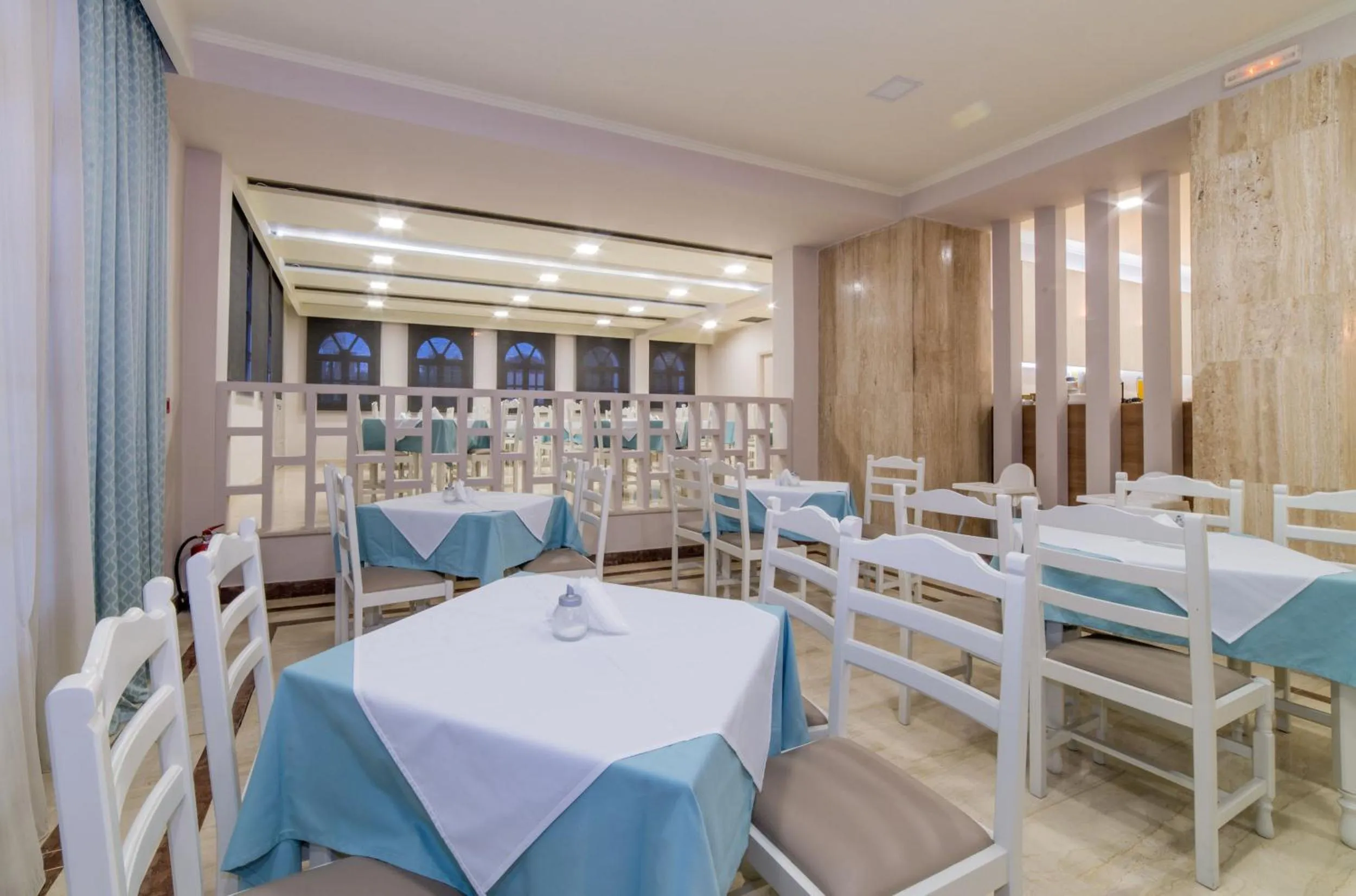 Restaurant/places to eat in Hotel Palmyra