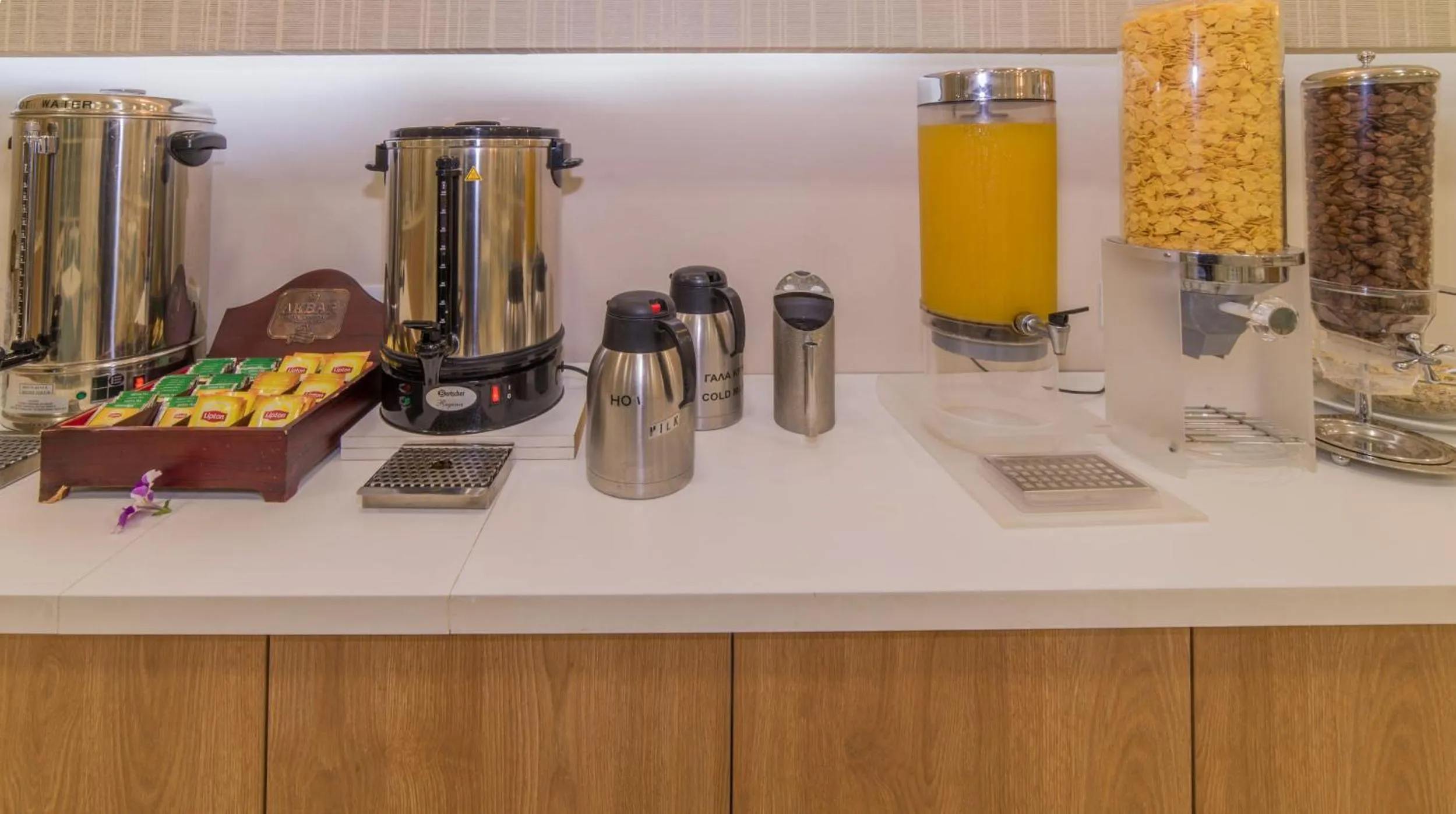 Buffet breakfast in Hotel Palmyra