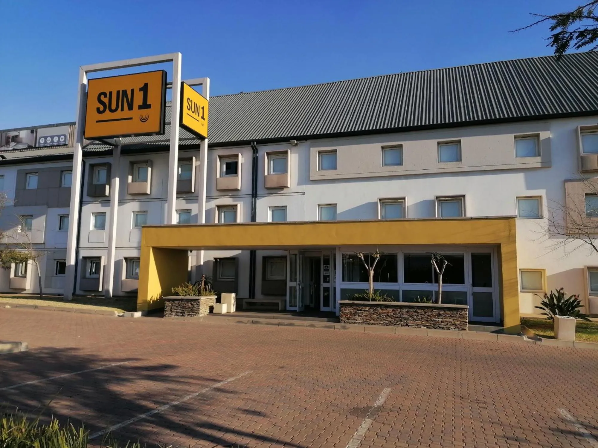 Facade/entrance in SUN1 WITBANK