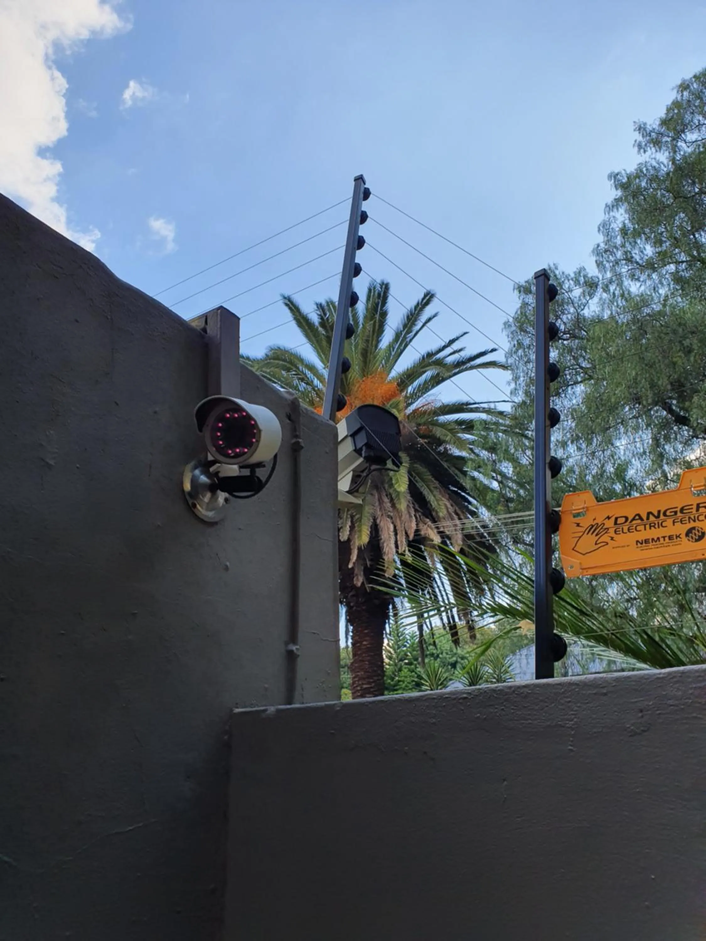 Facade/entrance in 7th Street Guesthouse