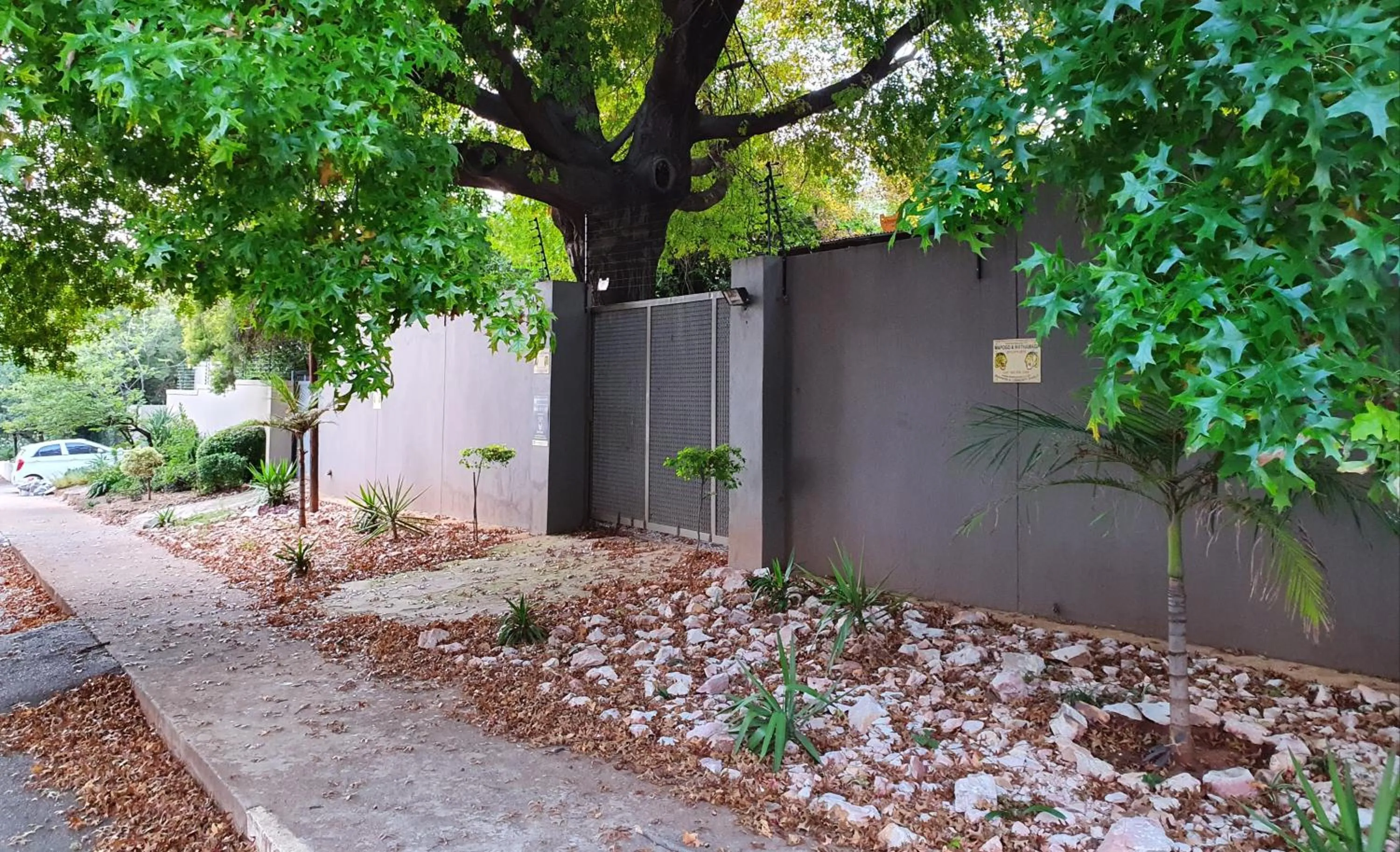 Facade/entrance in 7th Street Guesthouse