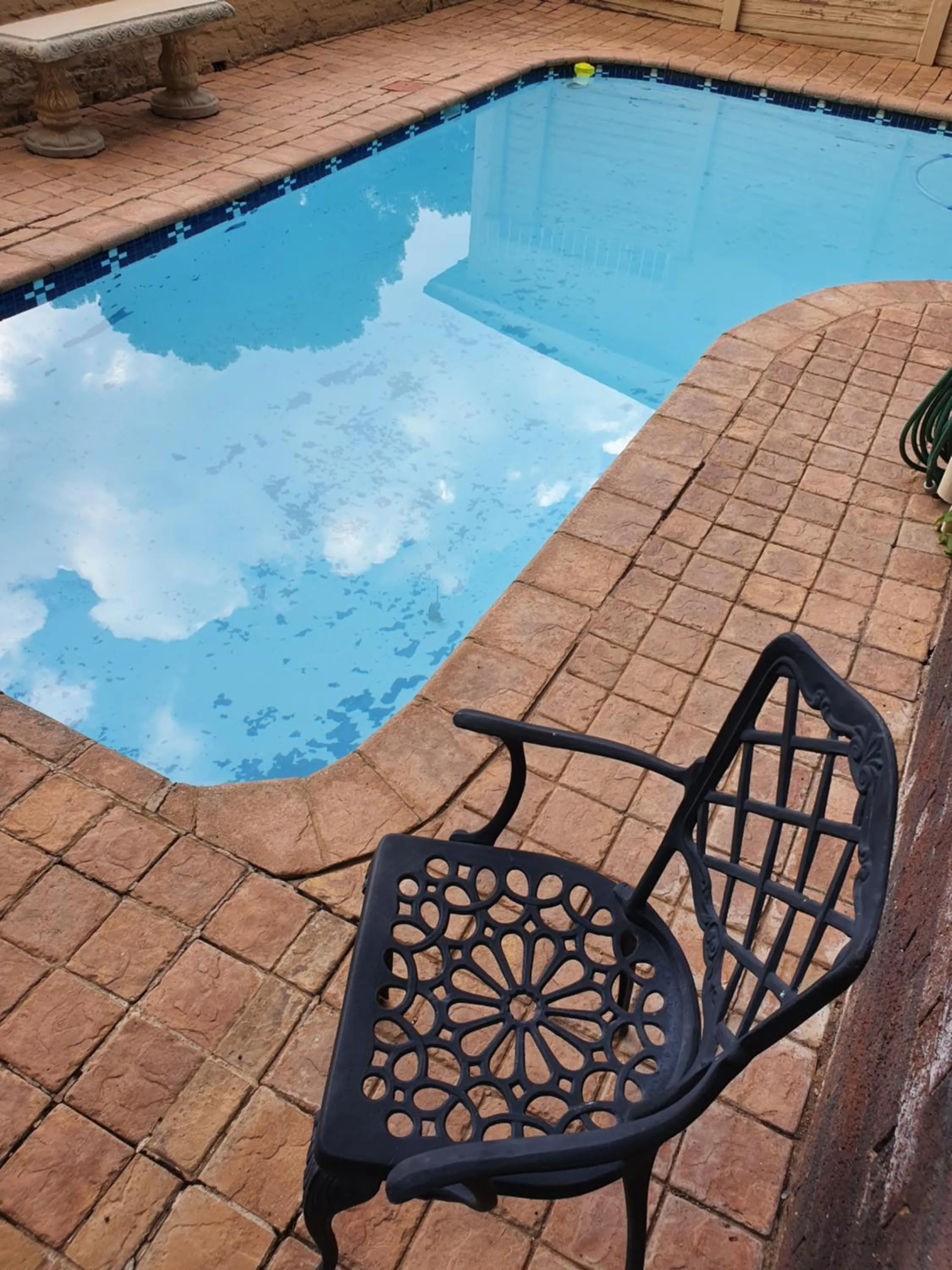 Swimming pool in 7th Street Guesthouse