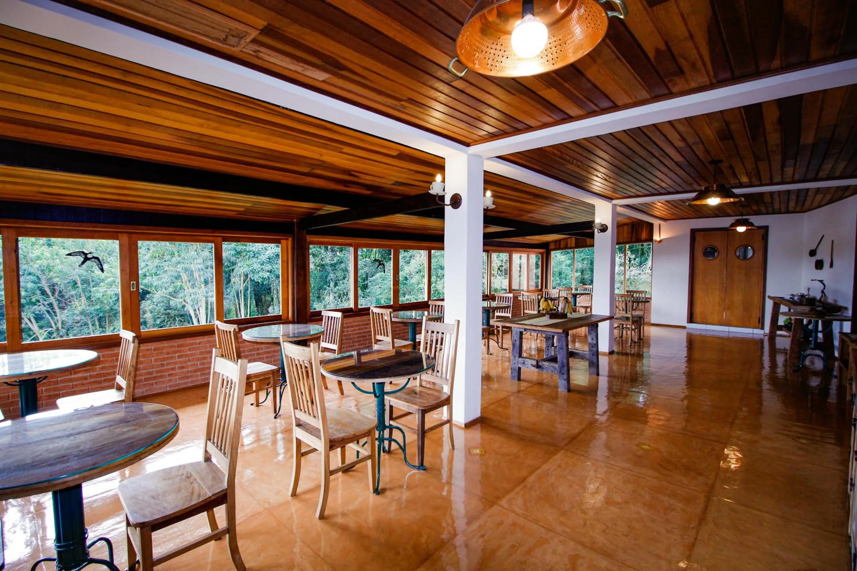 Restaurant/places to eat in Pousada Ahavanoah