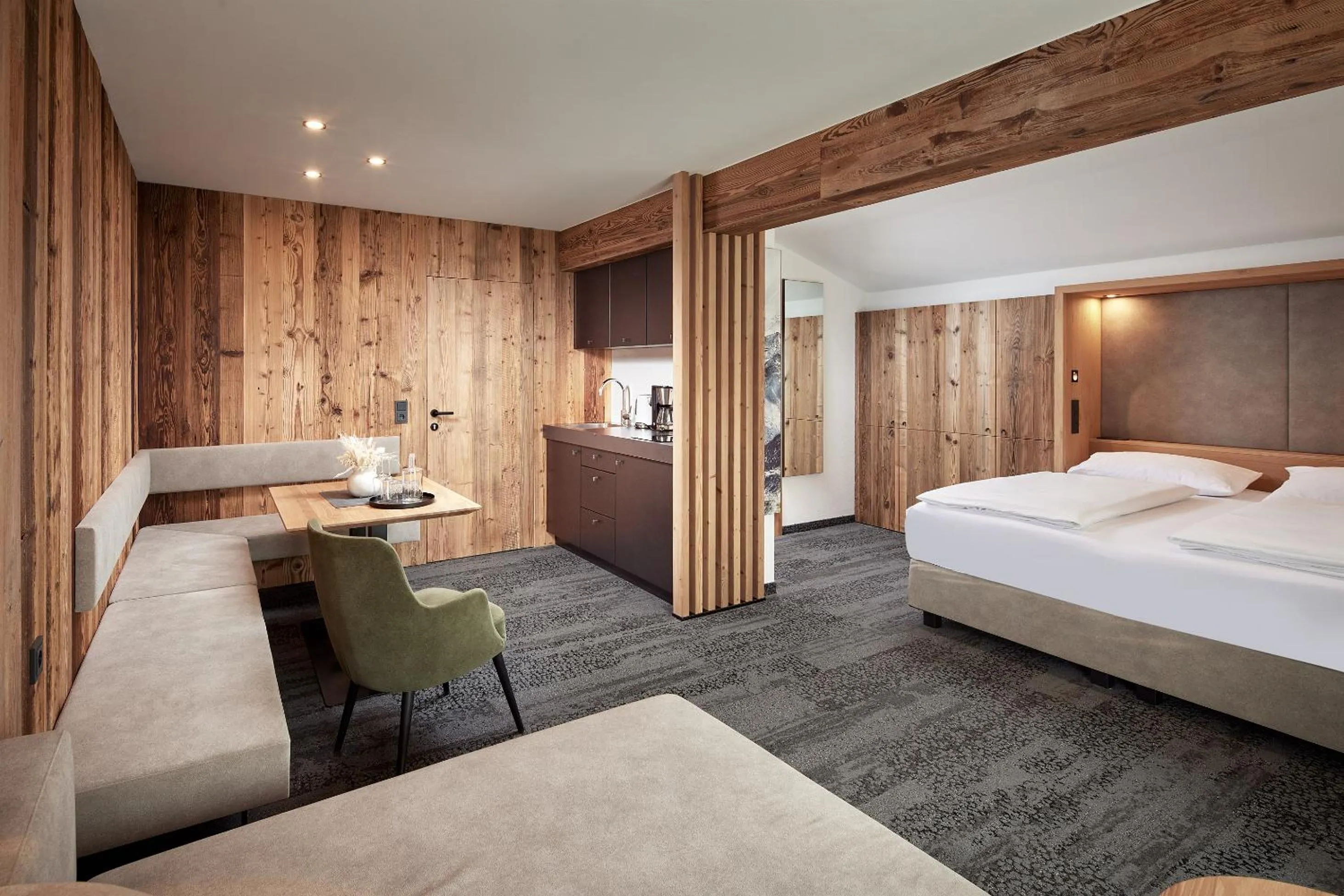 Kitchen or kitchenette, Bed in Hotel Gasthof Siggen