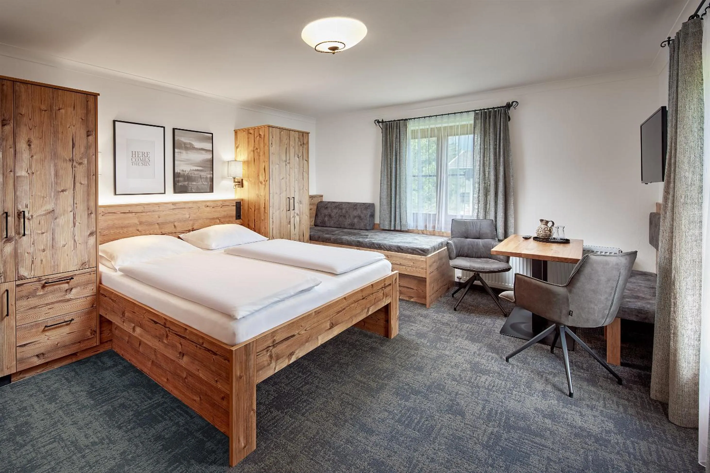 Living room, Bed in Hotel Gasthof Siggen