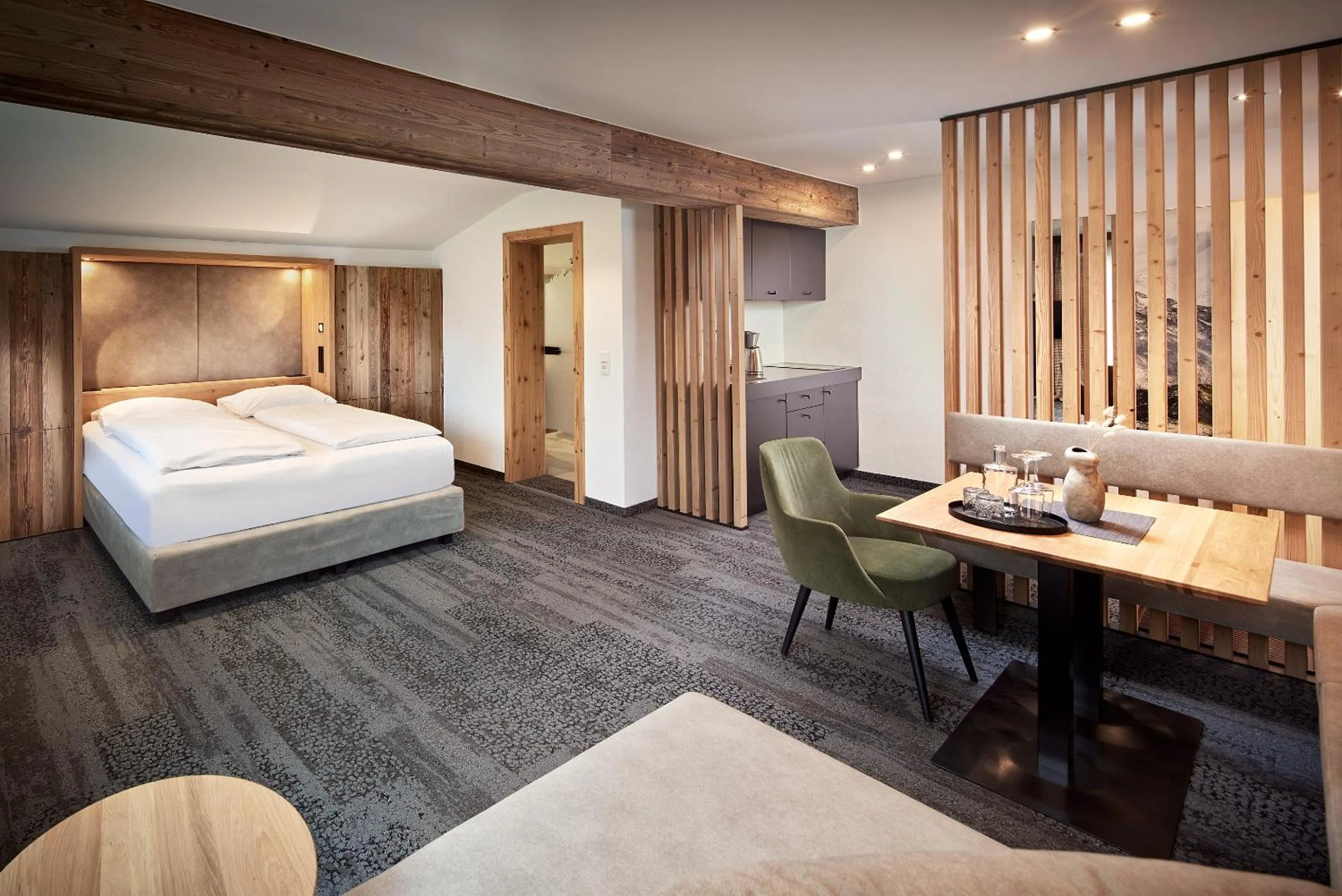 Kitchen or kitchenette, Bed in Hotel Gasthof Siggen