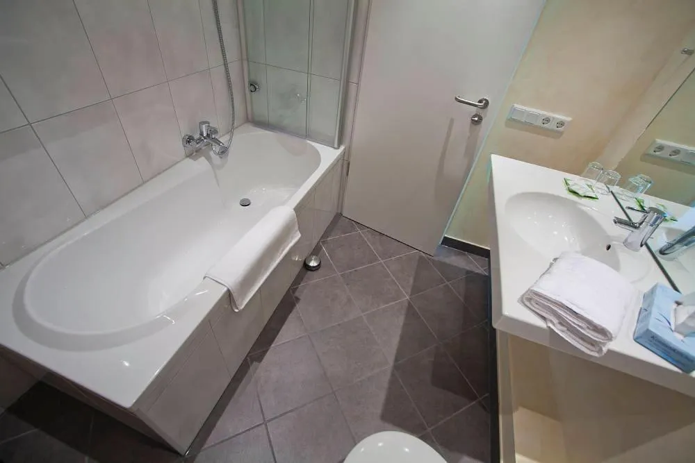 Bathroom in Hotel am Markt Garni - Aegidienberg