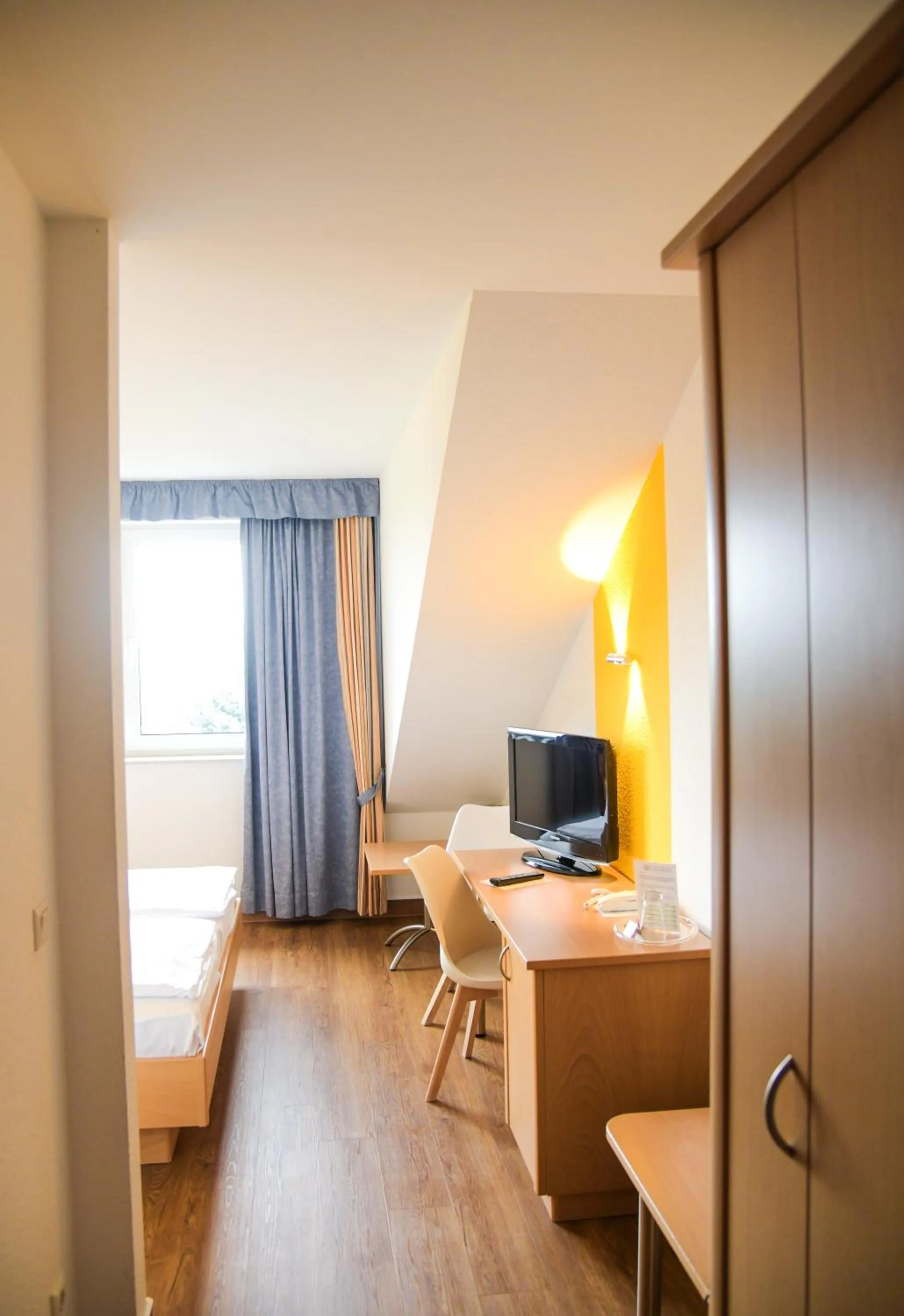 Bedroom, Bed in Hotel am Markt Garni - Aegidienberg